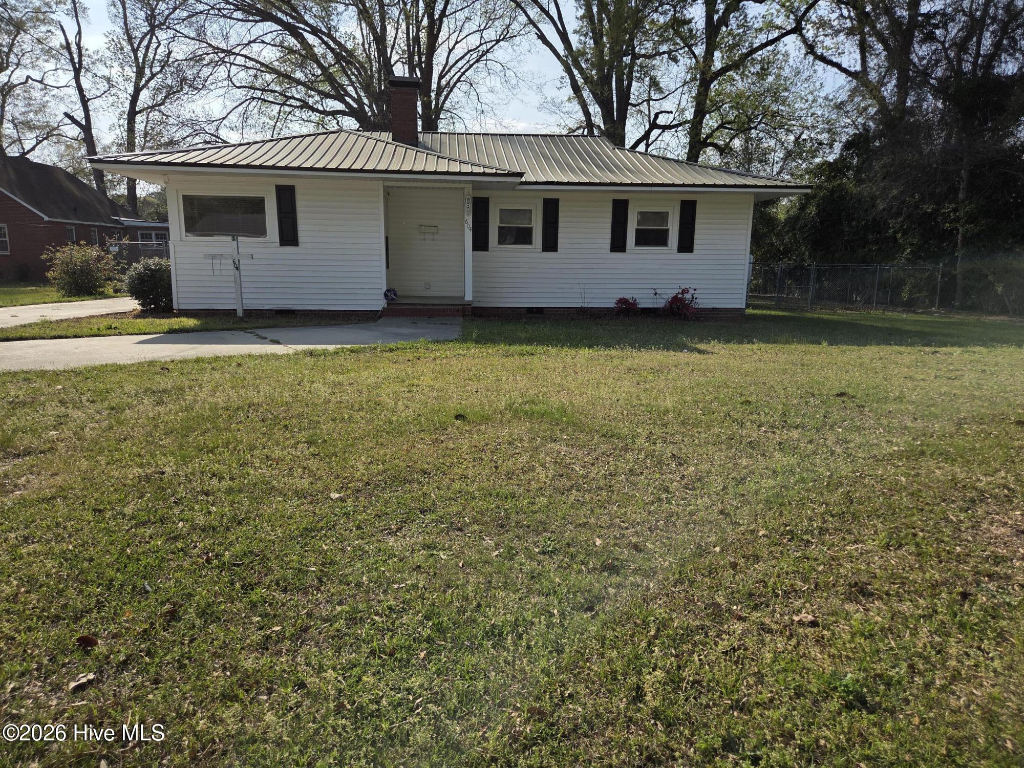 604 Hines Avenue — photo