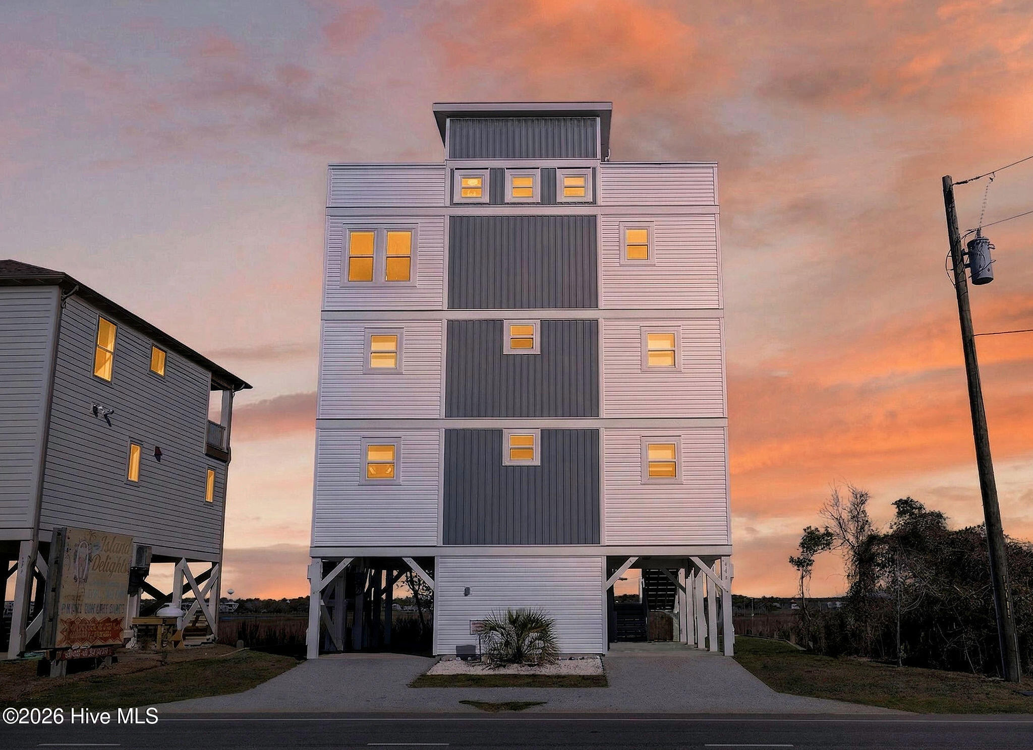 321 N New River Drive — photo