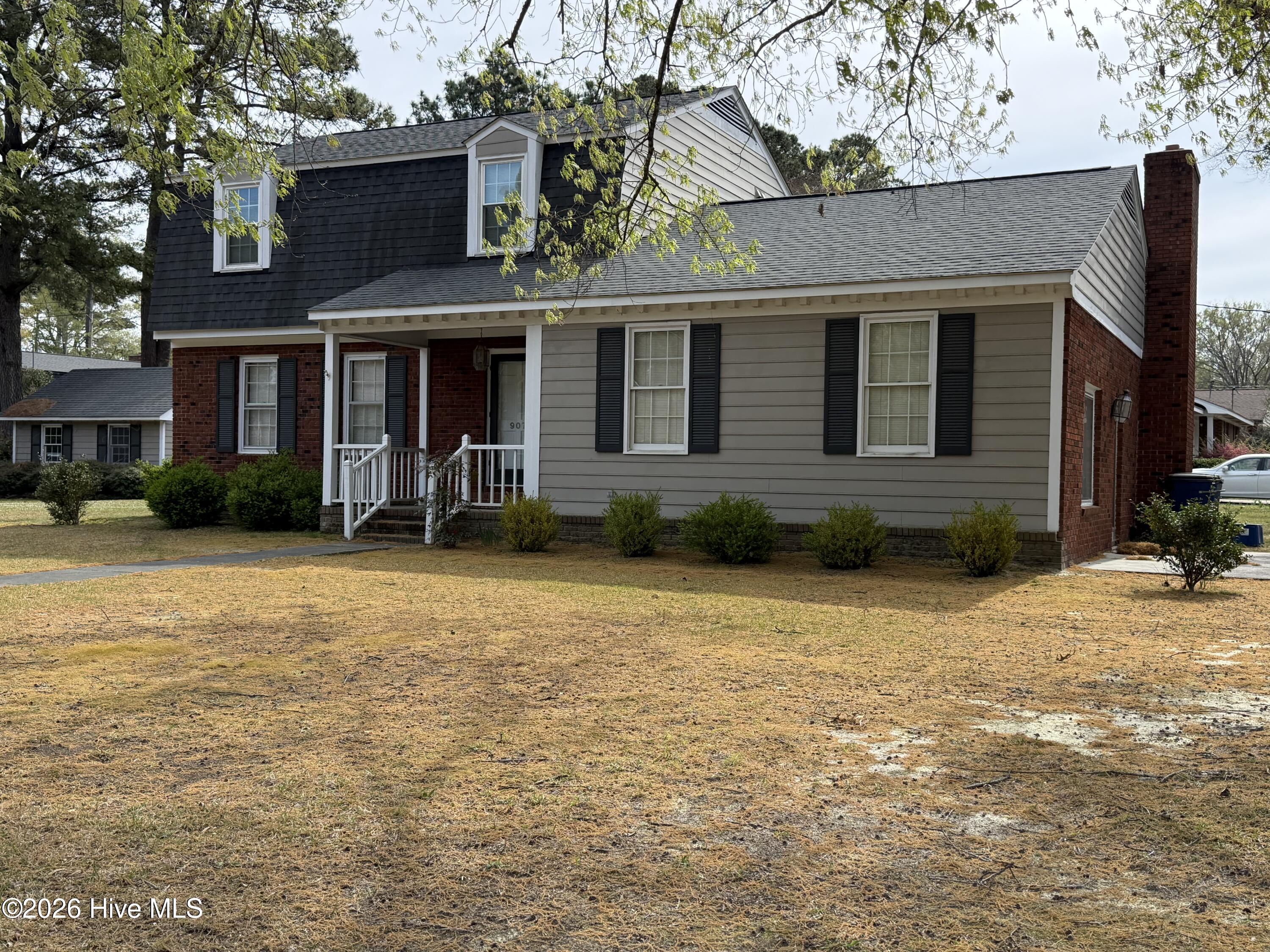 907 Chestnut Drive — photo