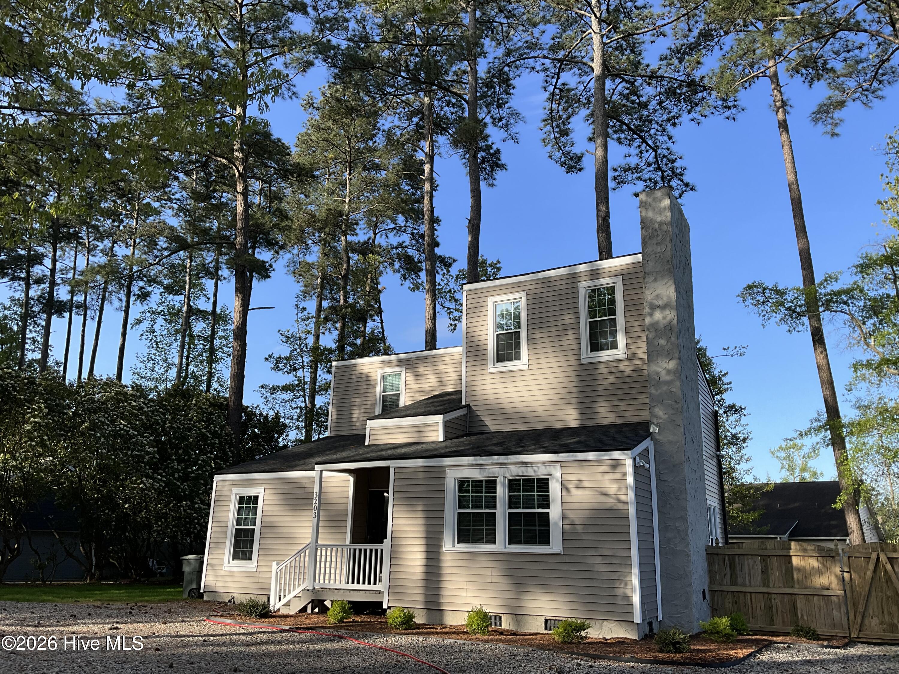 3203 Gordon Drive — photo