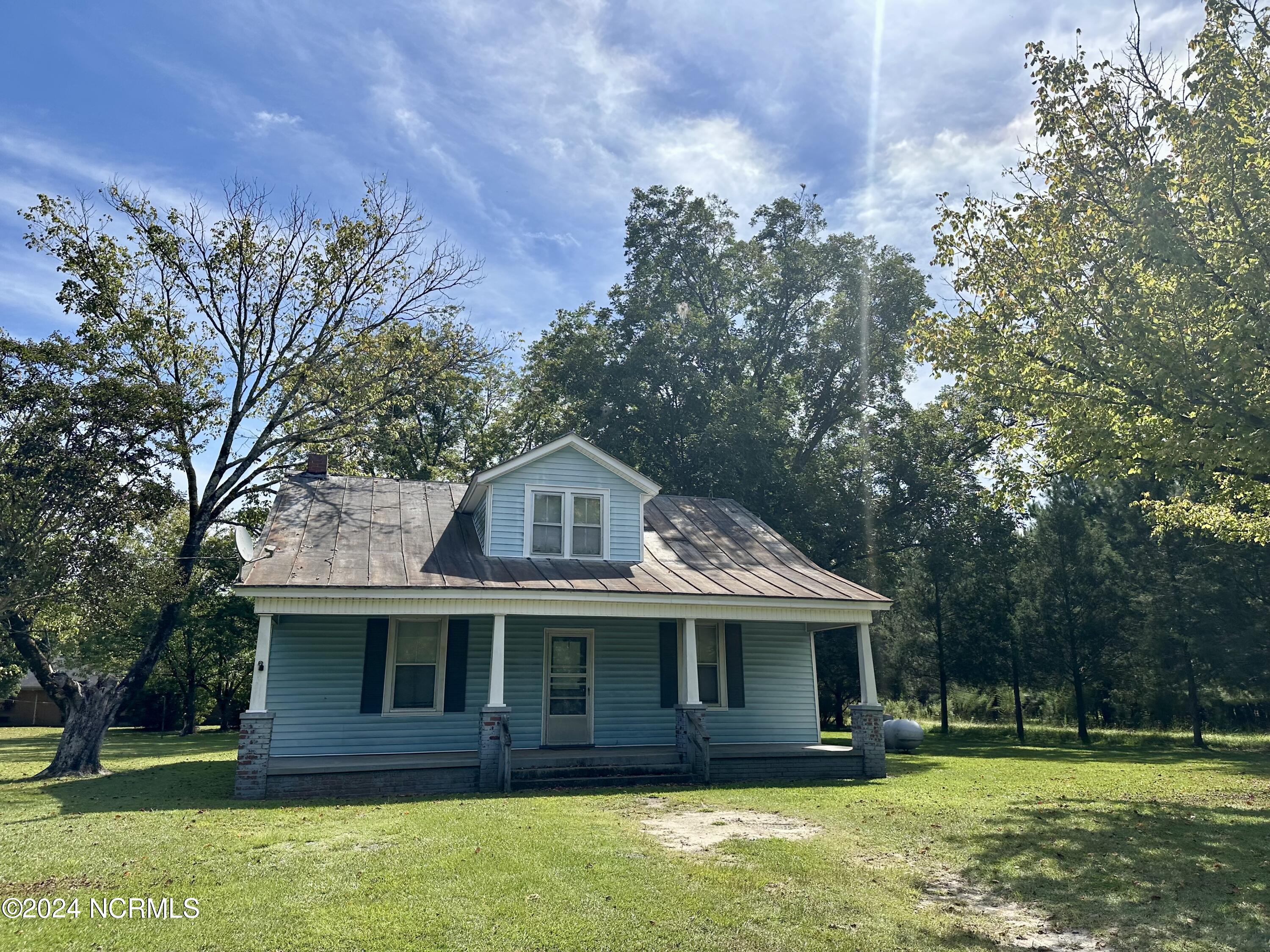 114 Rhodes Avenue — photo