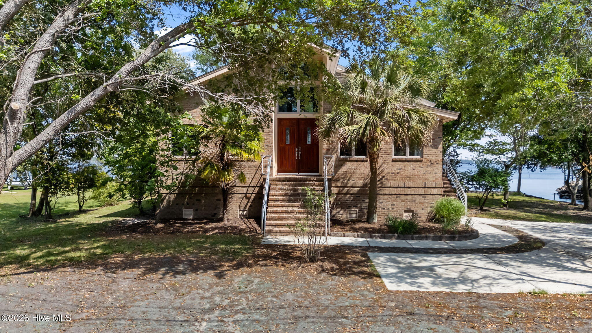 401 Harbor Drive — photo