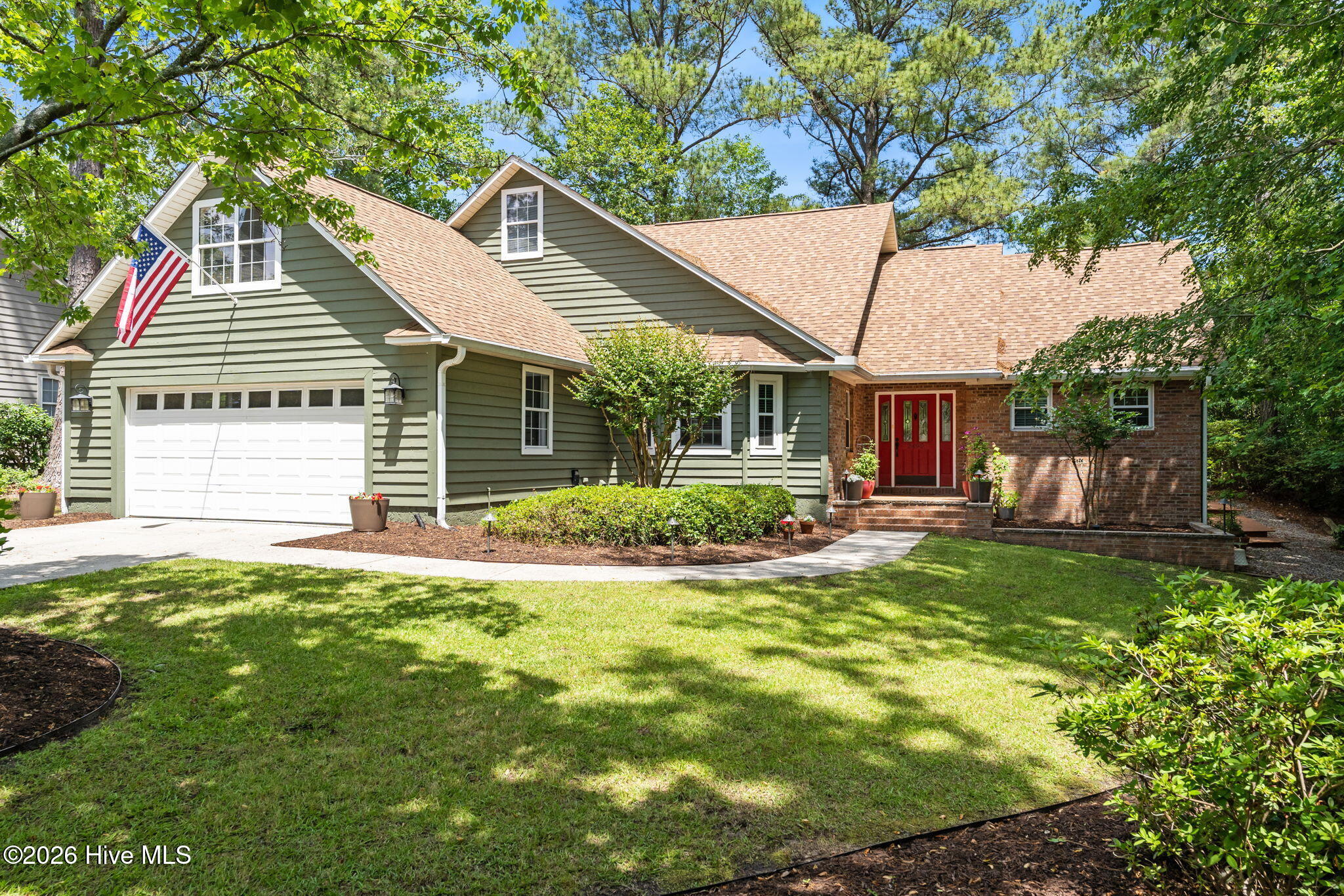 2490 Glen Drive — photo