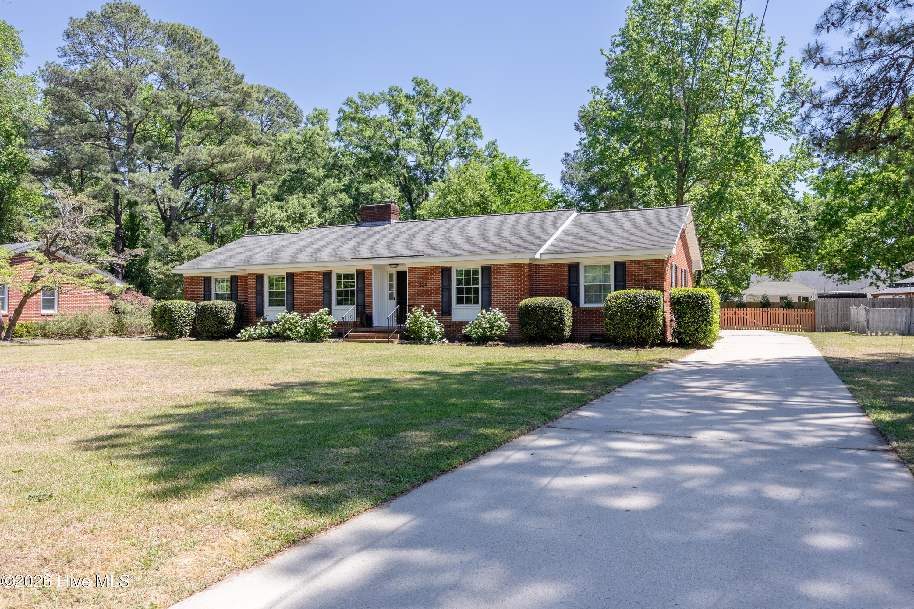 224 S Hillcrest Drive — photo