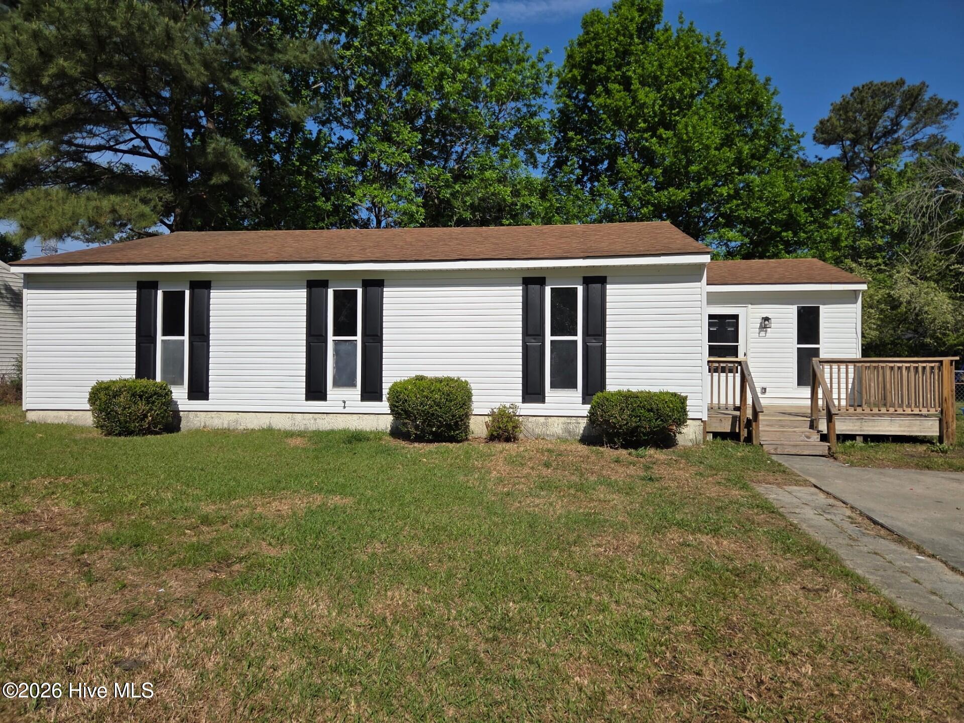 6 Lakewood Court — photo