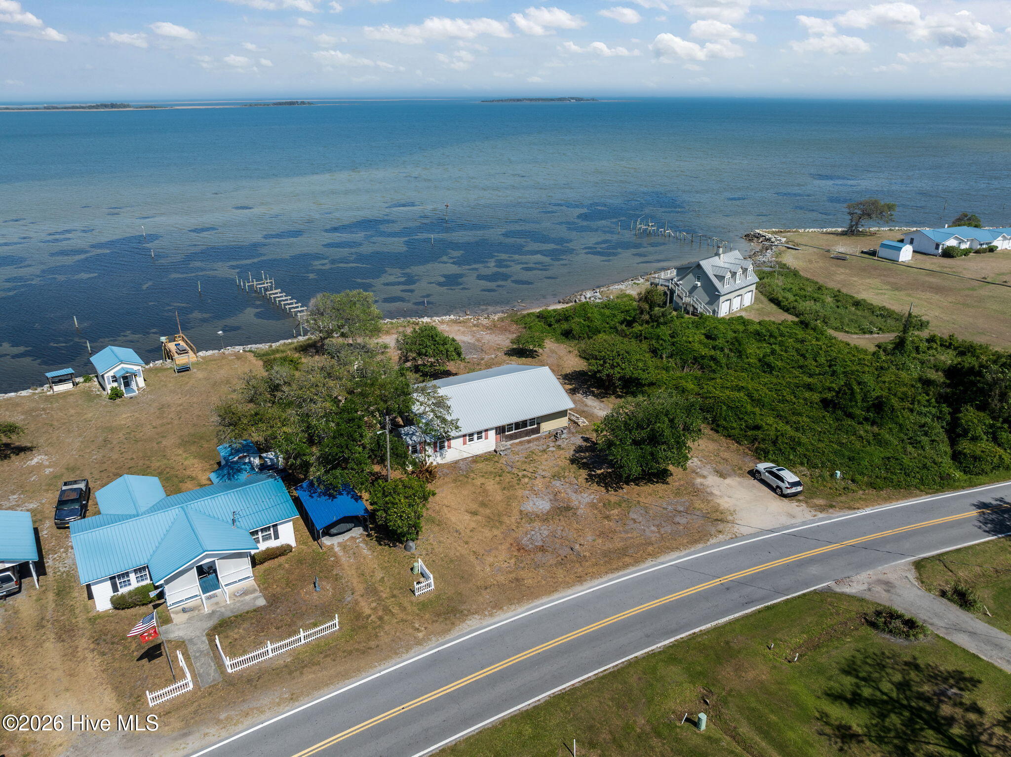 2472 Cedar Island Road — photo