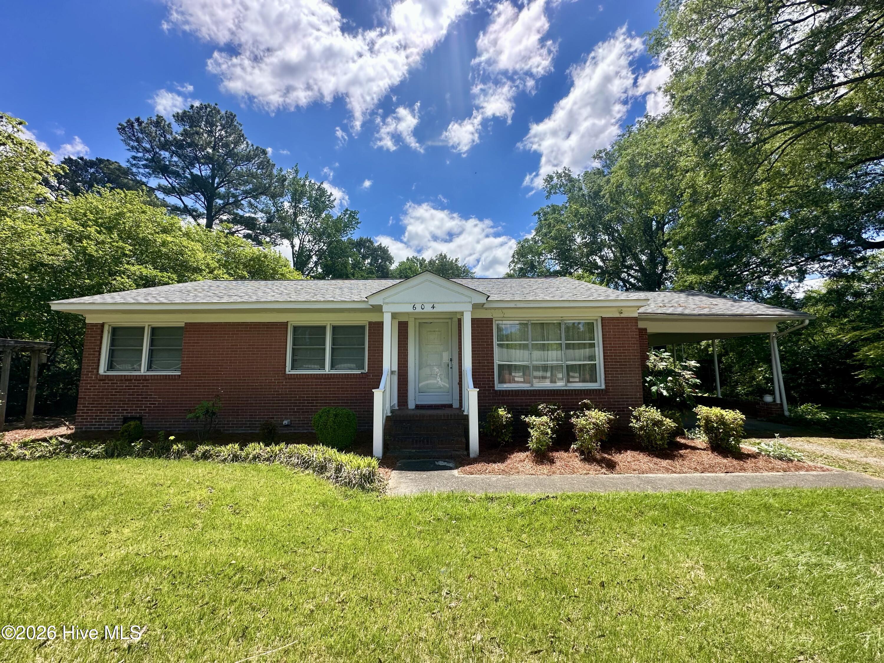 604 W Woodland Avenue — photo