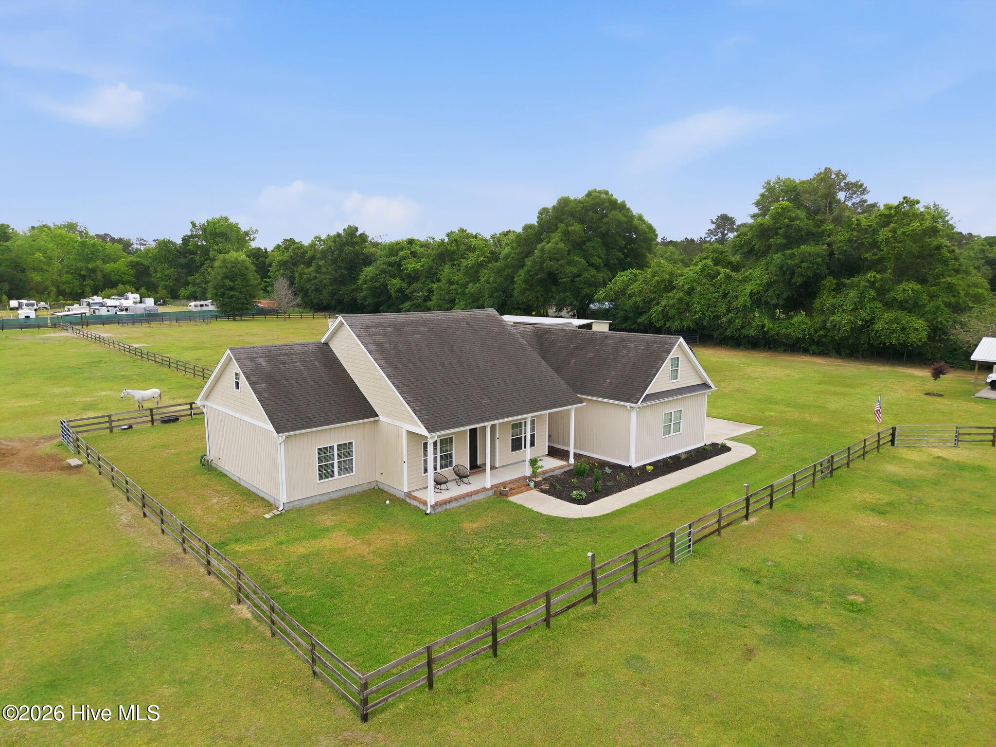 Home in Castle Hayne, NC 28429 — photo 3
