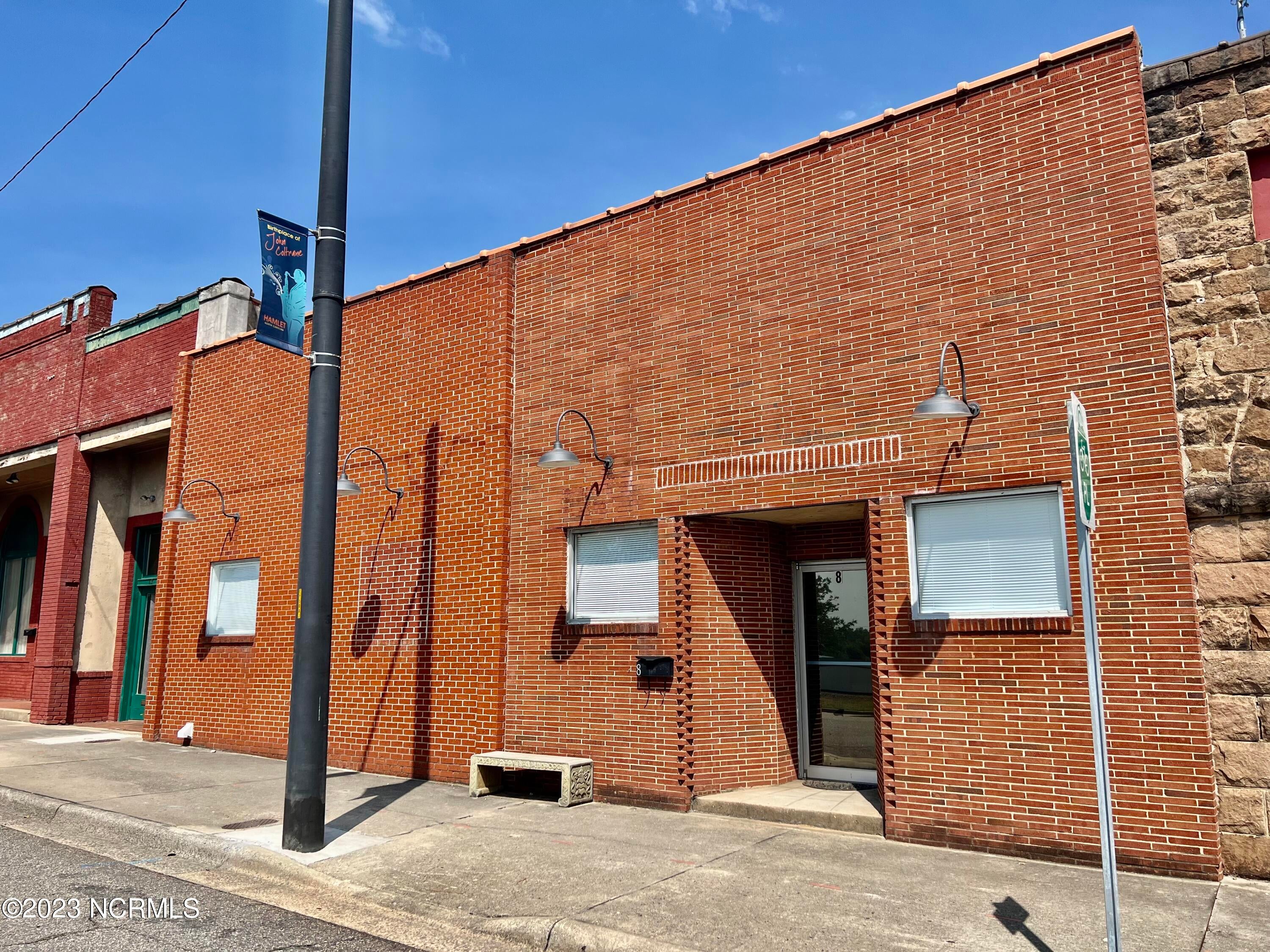 8 Front Street — photo