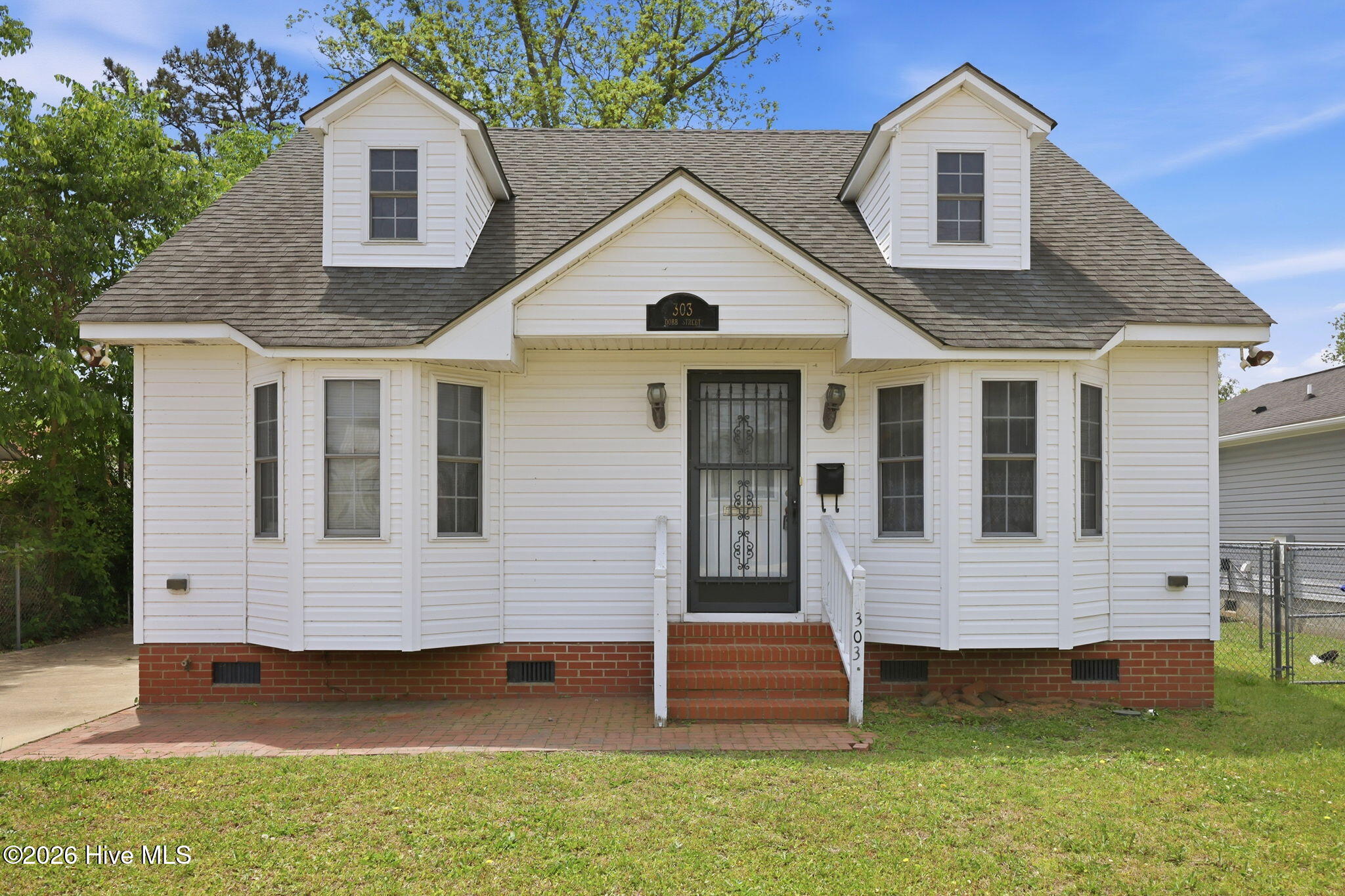 303 Dobbs Street — photo