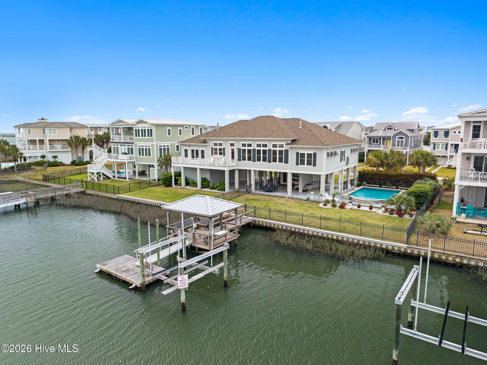 1515 N Shore Drive — photo