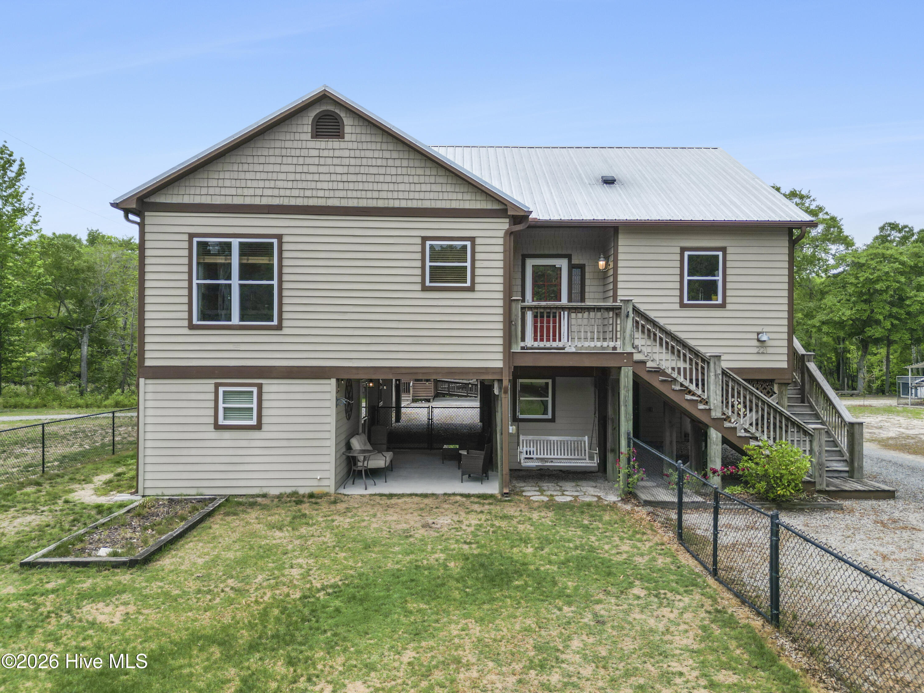 221 Estate Road — photo