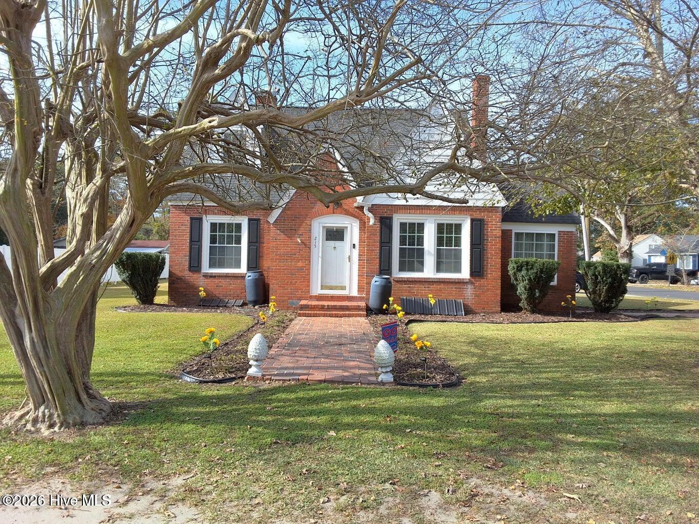 215 N Elm Street — photo