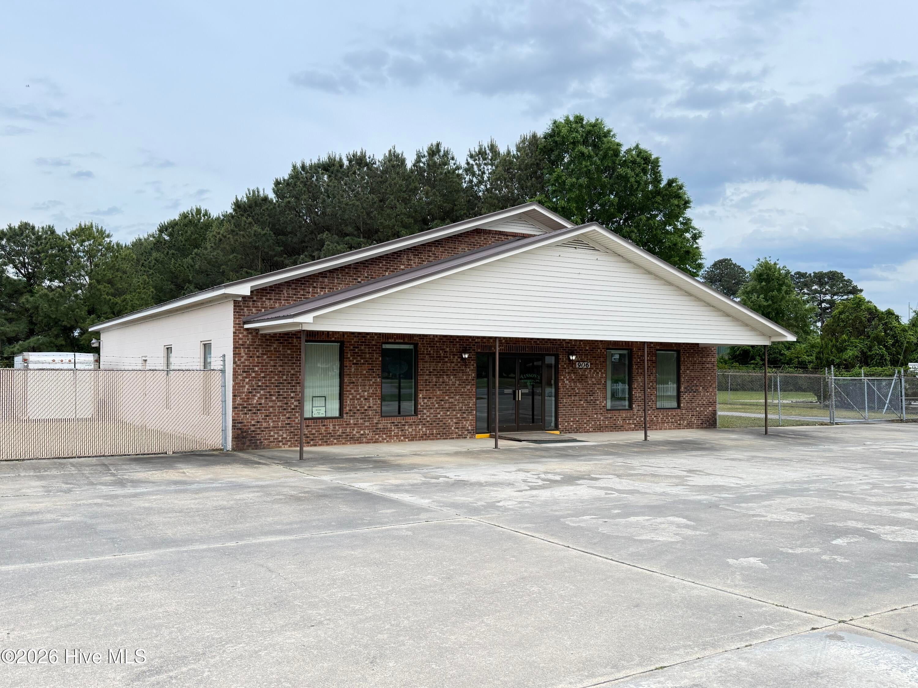 906 N Breazeale Avenue — photo