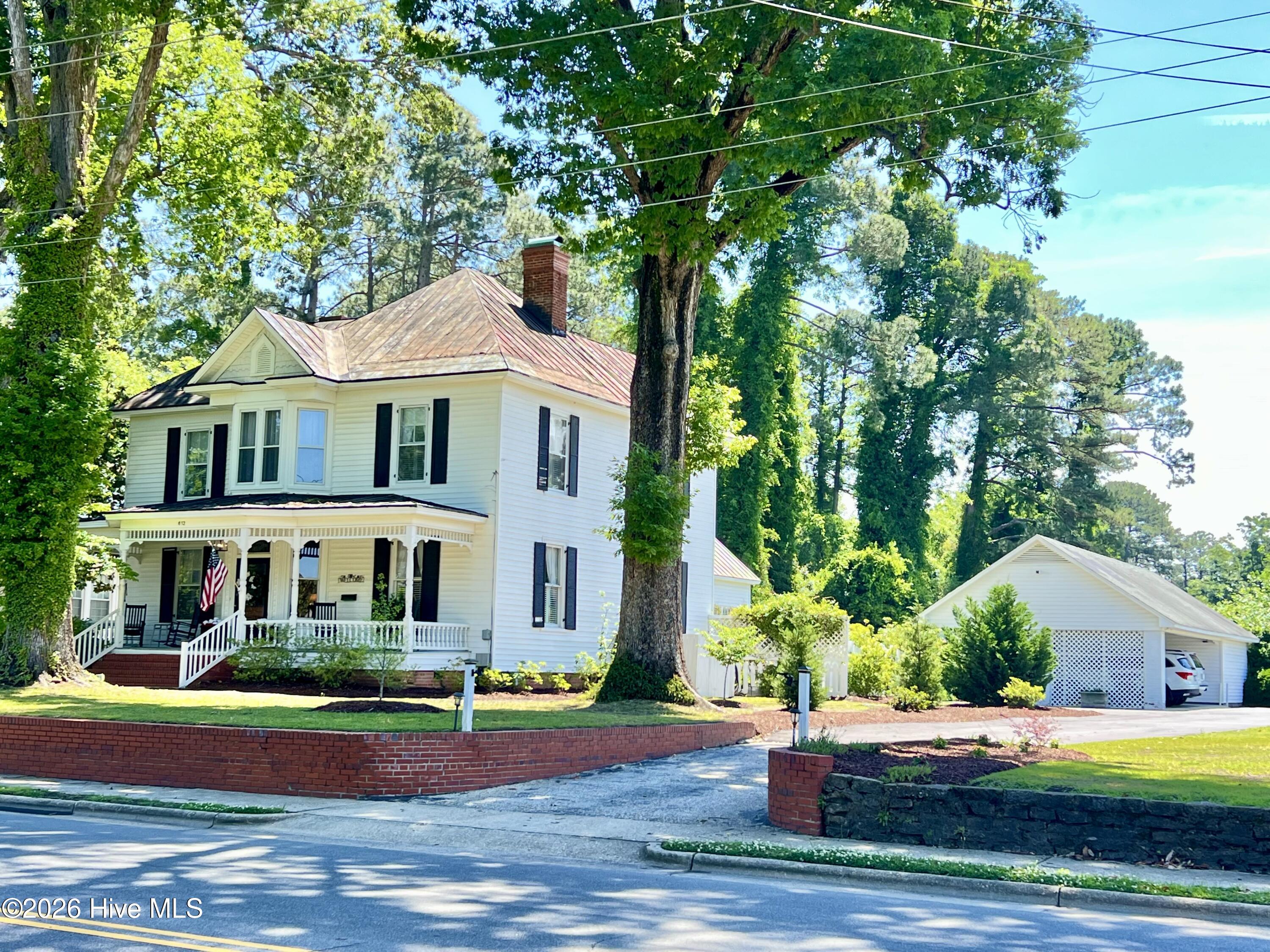 612 College Street — photo
