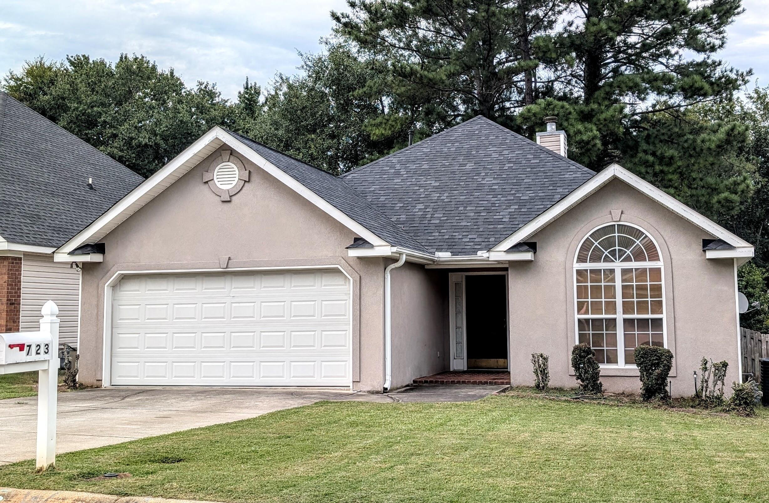 723 Bradford Lane — photo