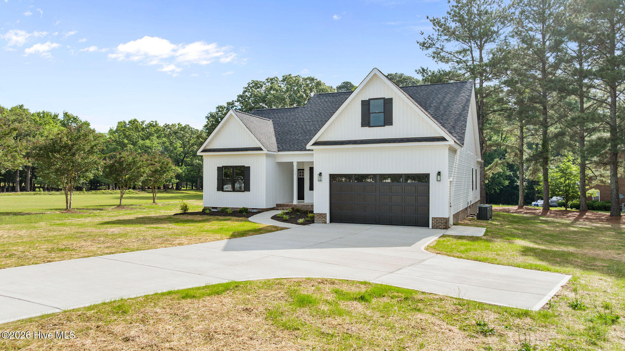 113 Twin Oaks Place — photo