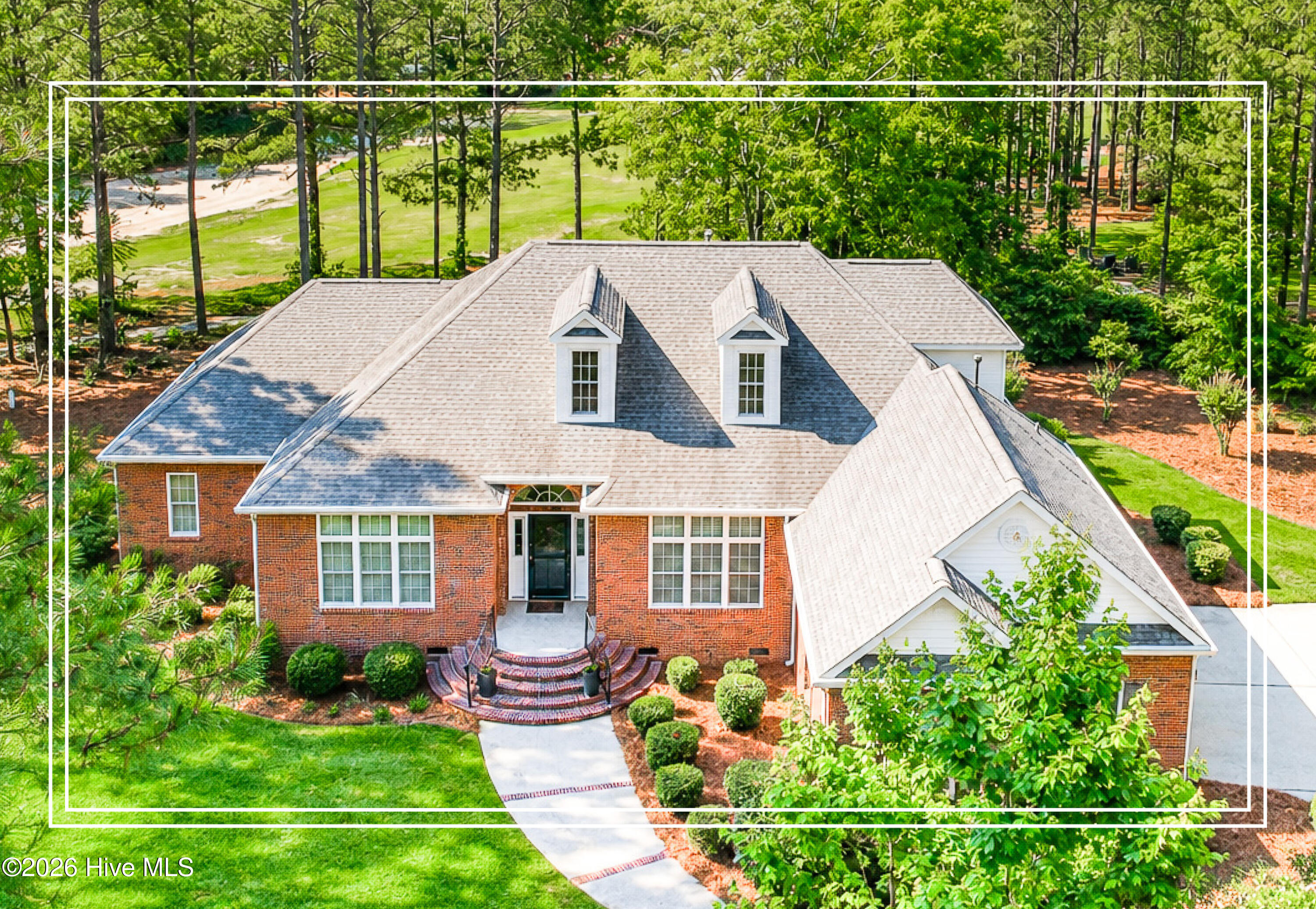552 Bentley Court — photo