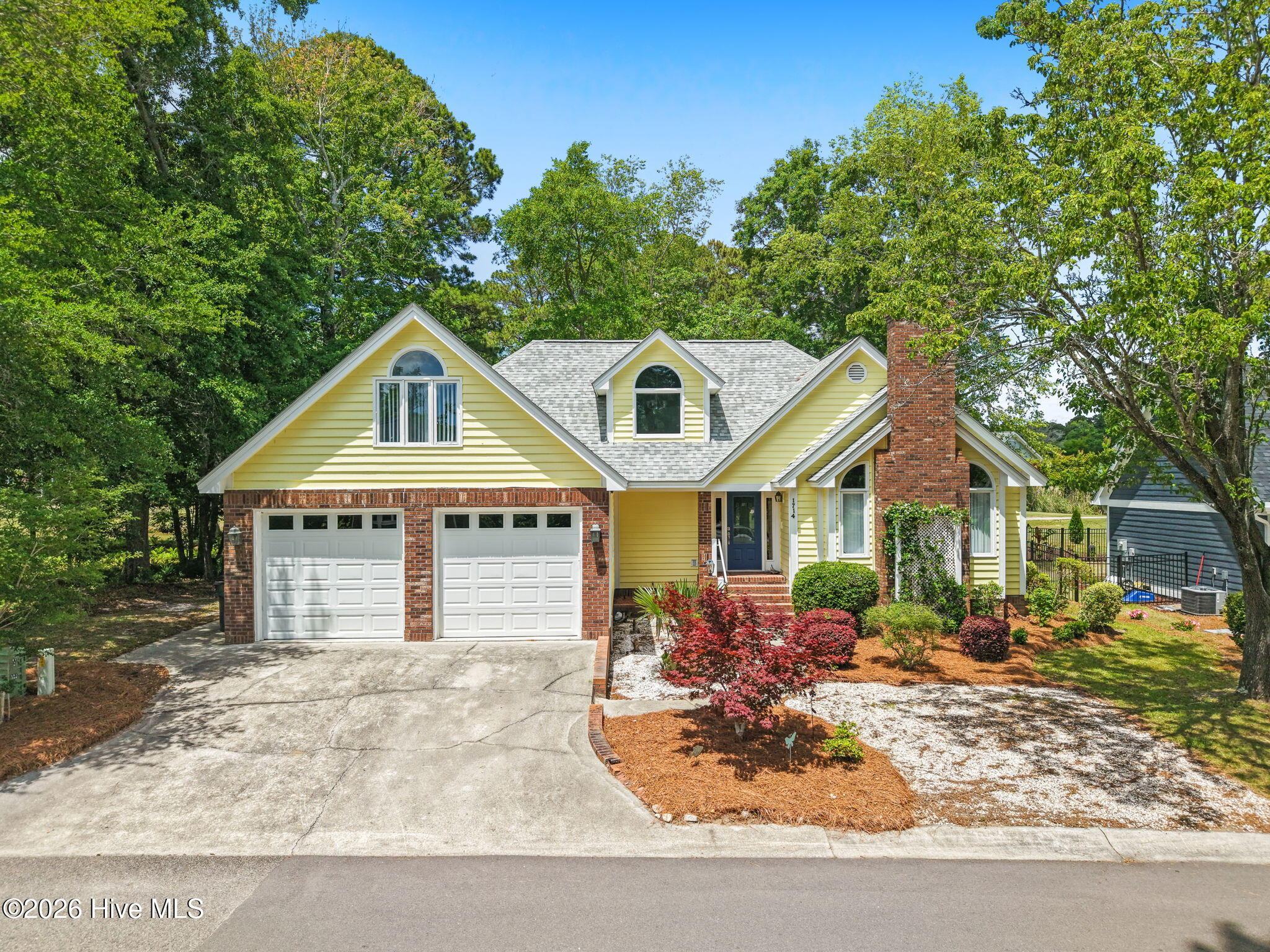 1714 Oakbrook Drive SW — photo