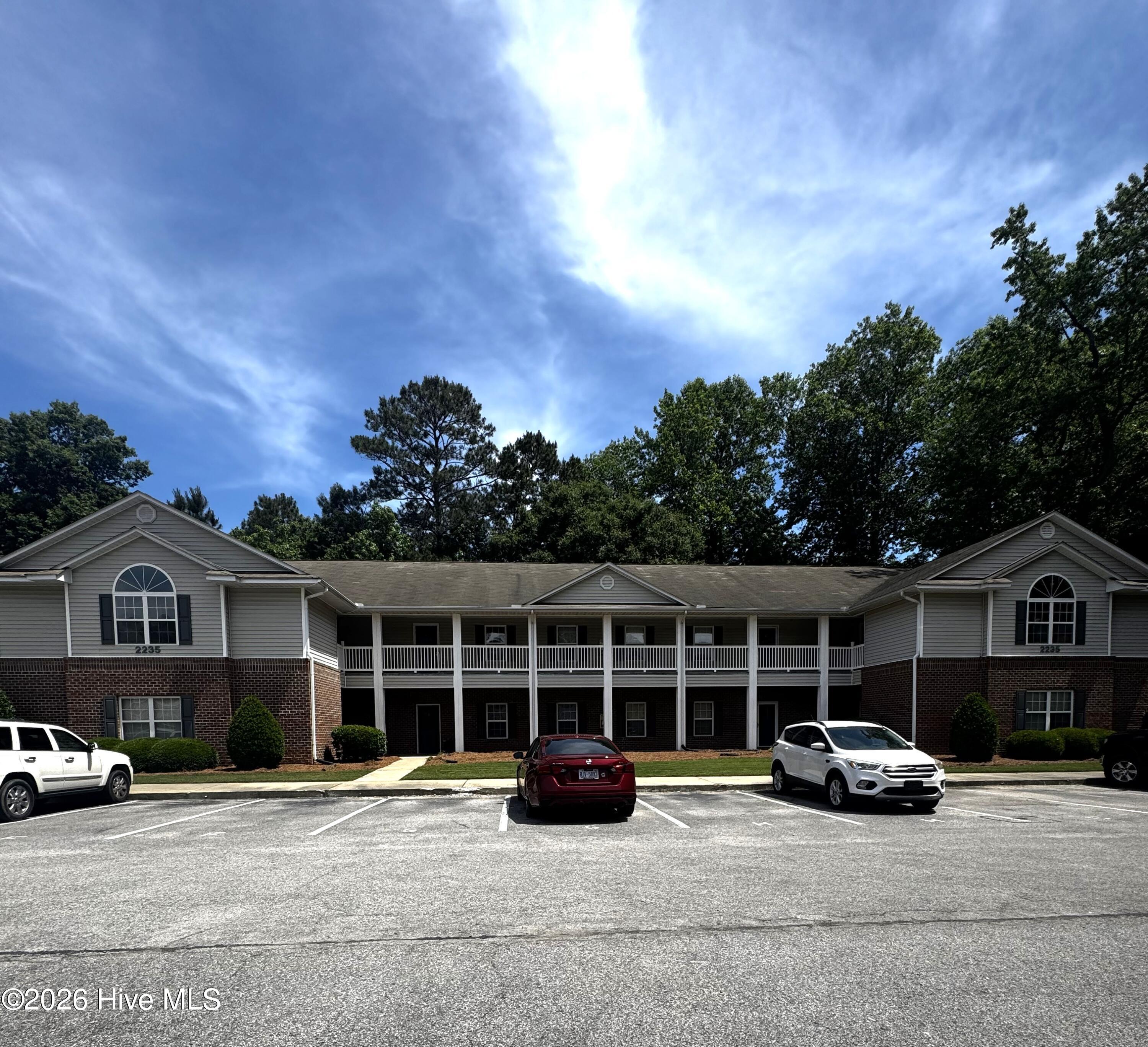 2235 Locksley Woods Drive E — photo