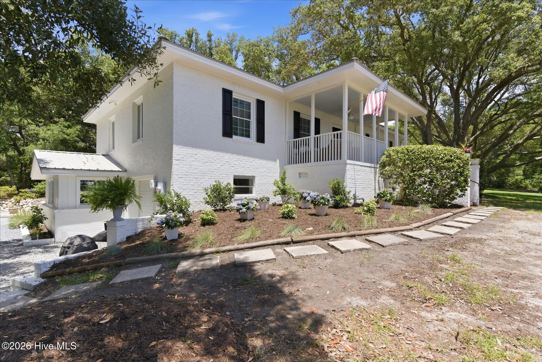 305 River Drive — photo