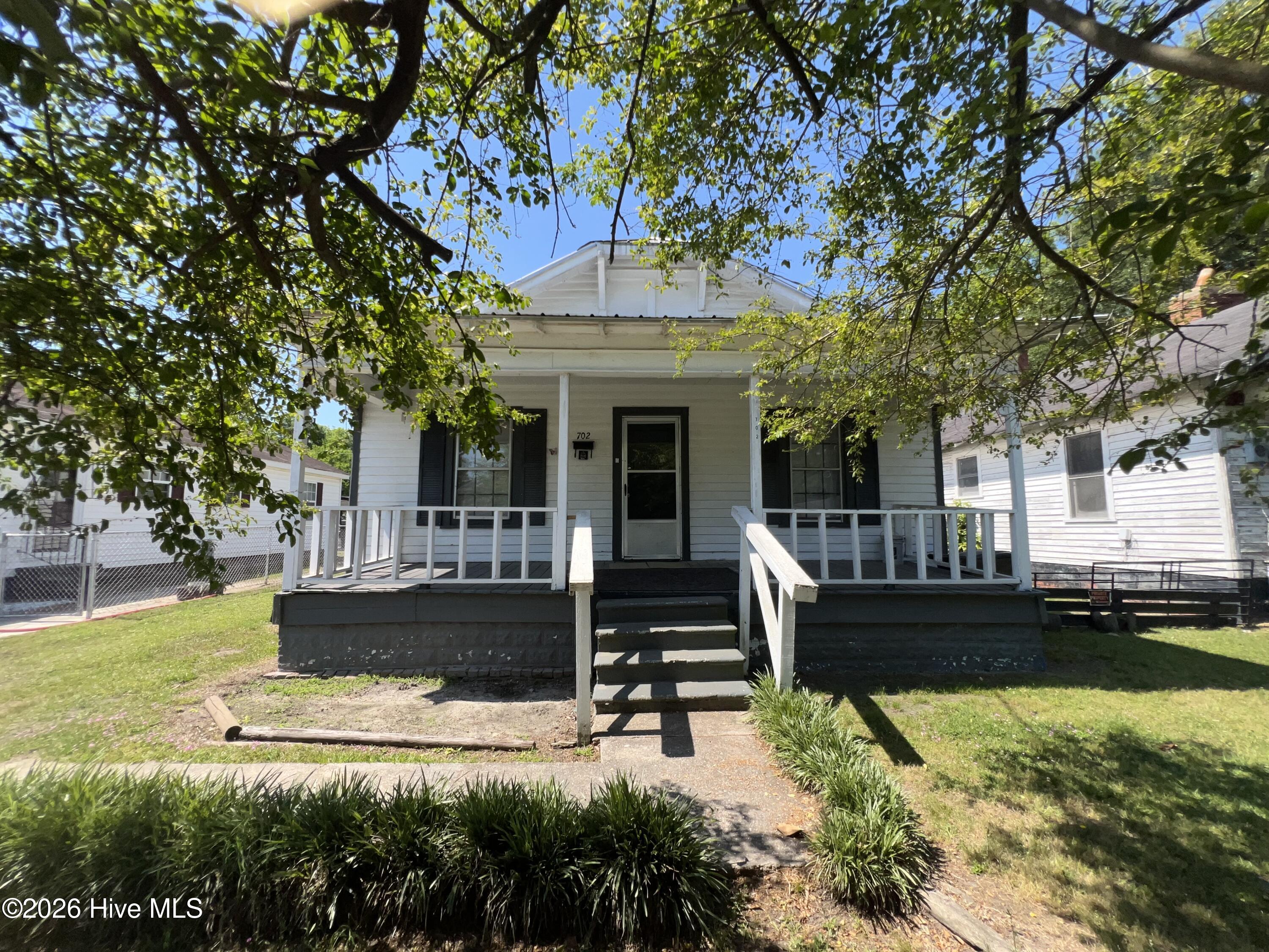 702 W Walnut Street — photo