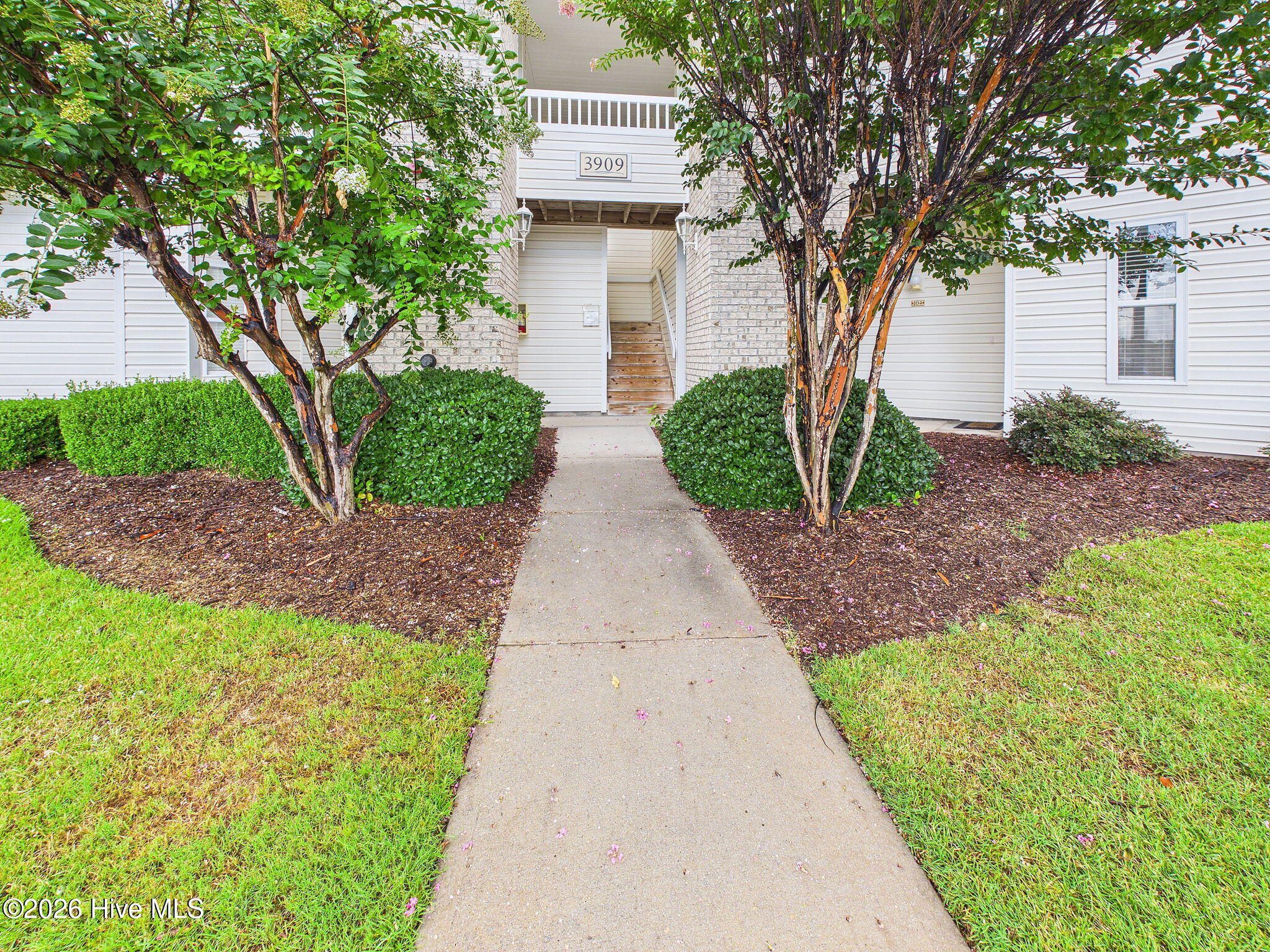 3909 Botsford Court Unit 103 — photo