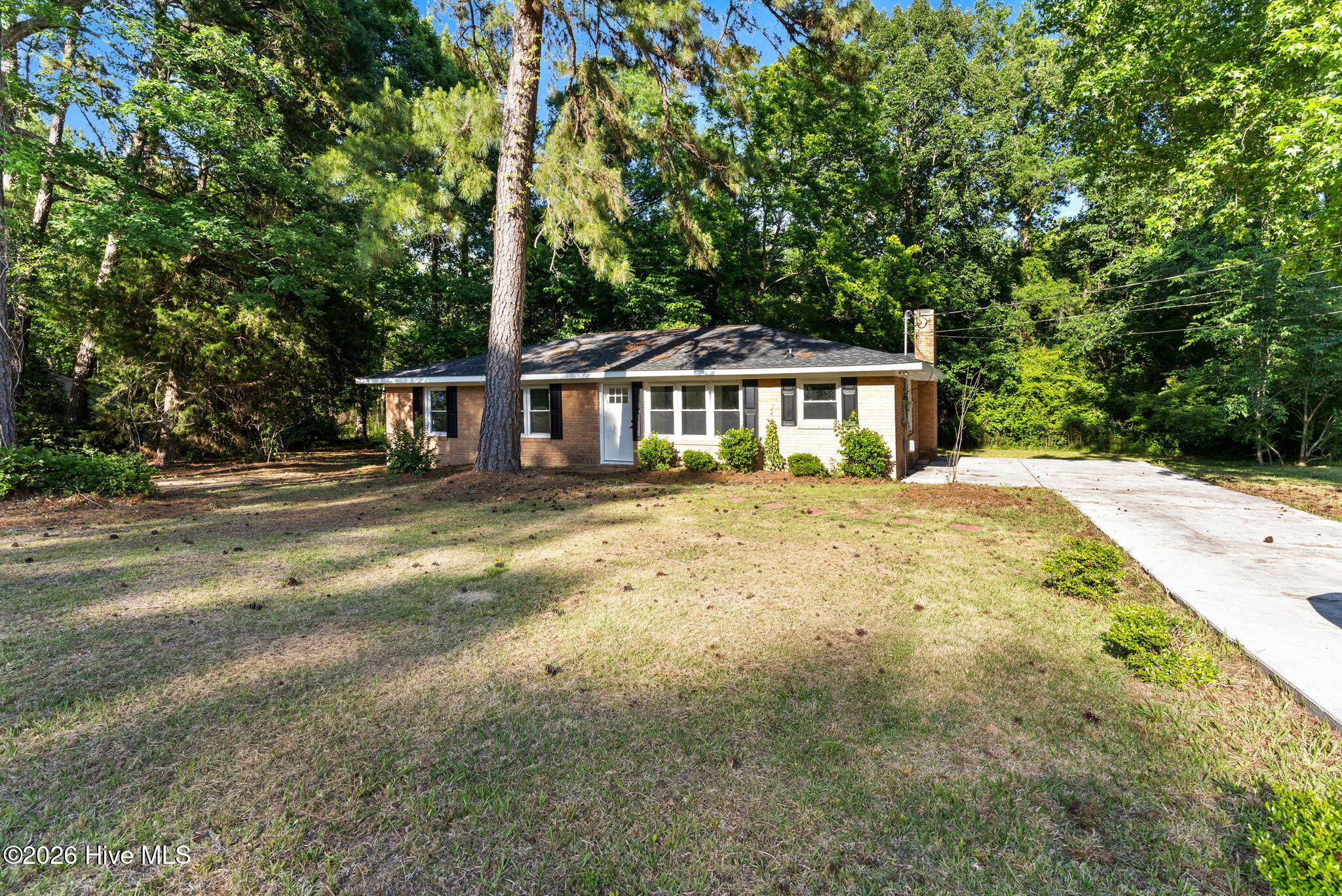 146 Forest Drive W — photo