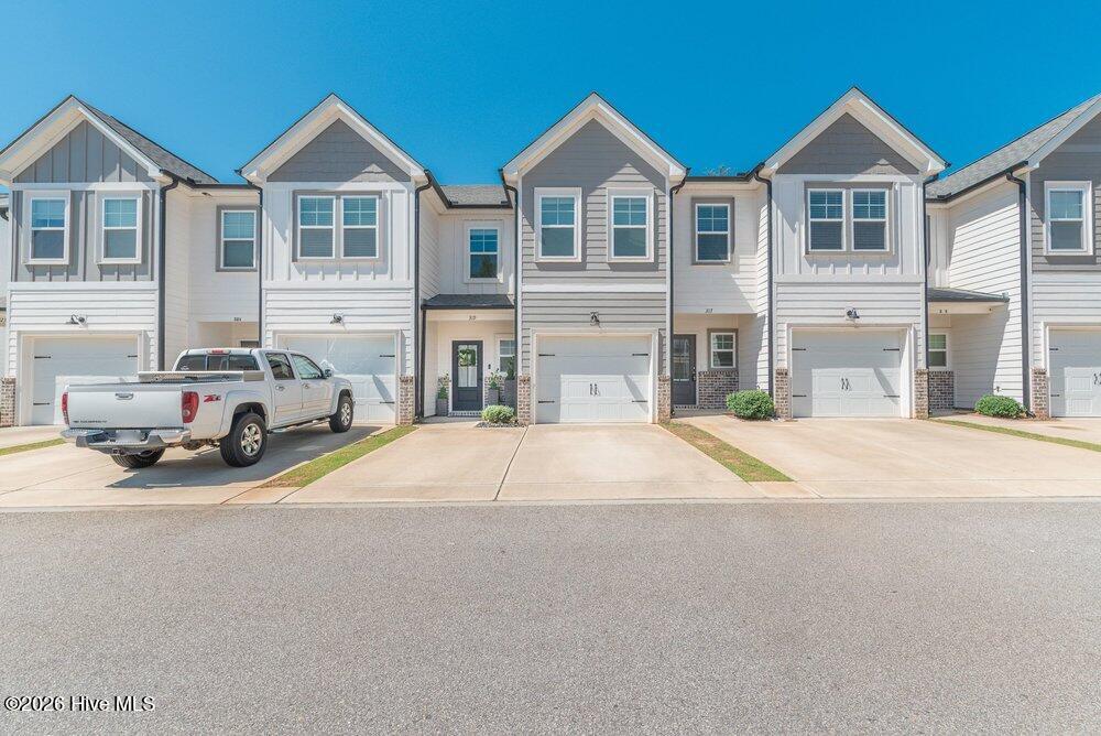 319 Sumac Trail — photo