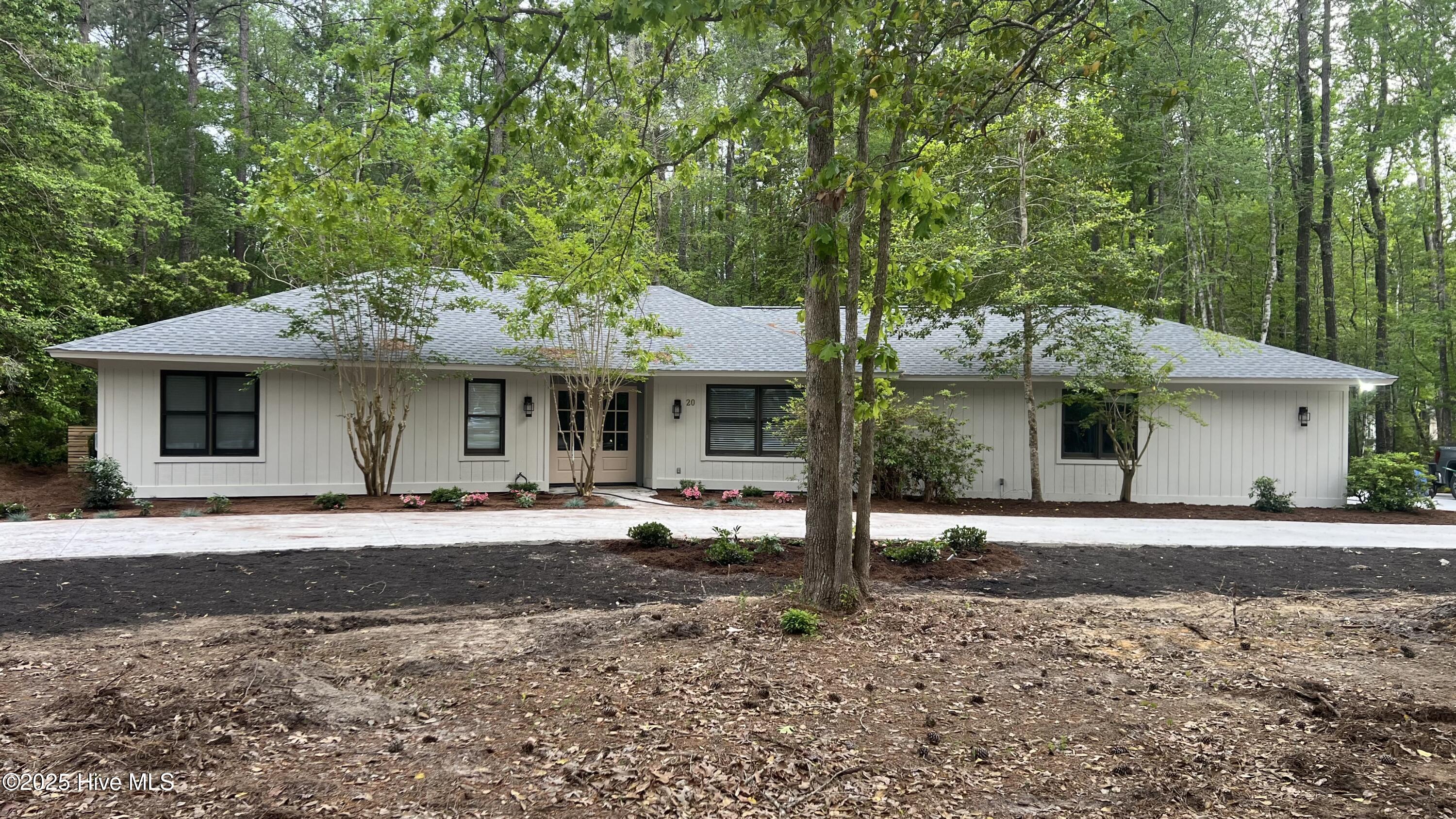 20 Sunfield Drive — photo