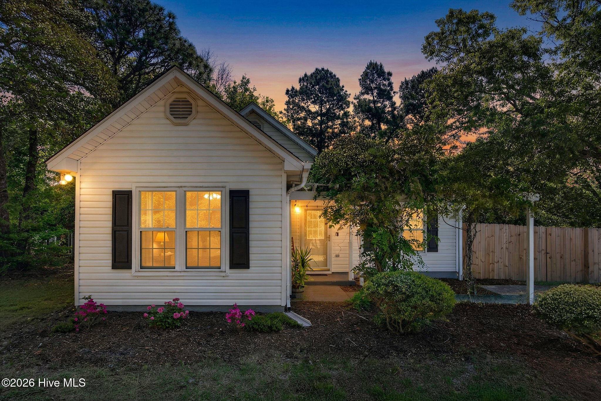 315 Tangle Oaks Court SE — photo