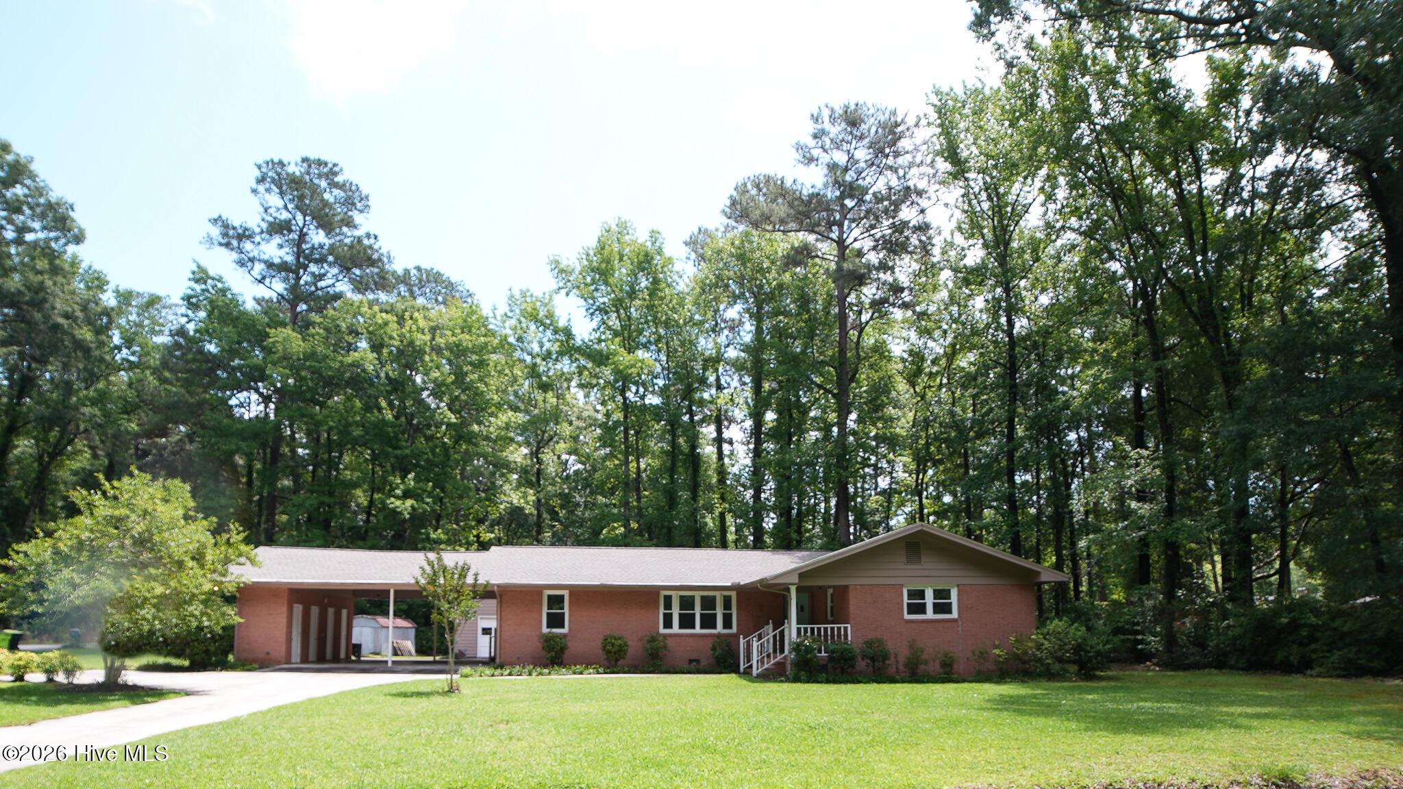 705 N Edgewood Circle — photo