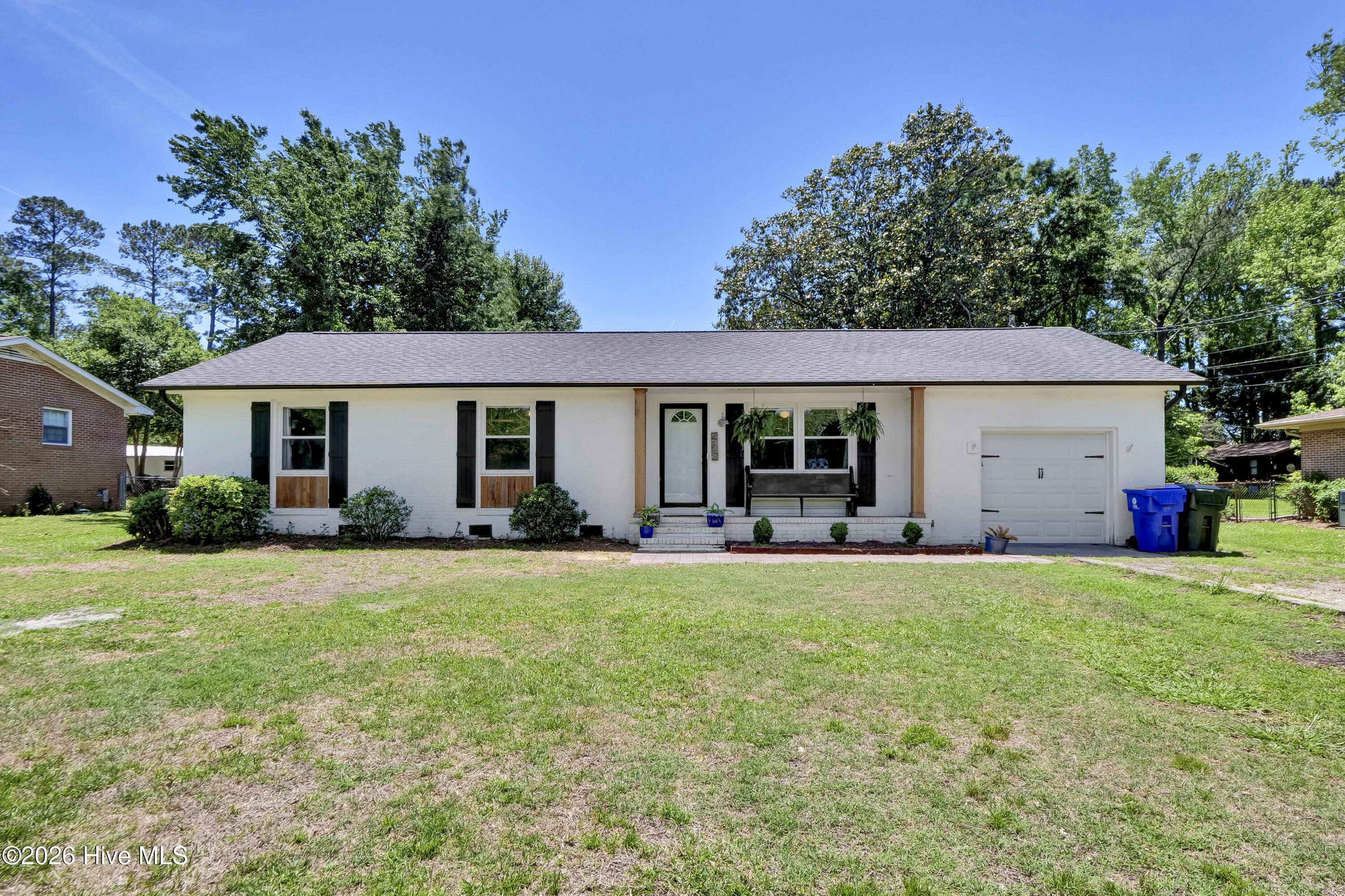 225 Mohican Trail — photo