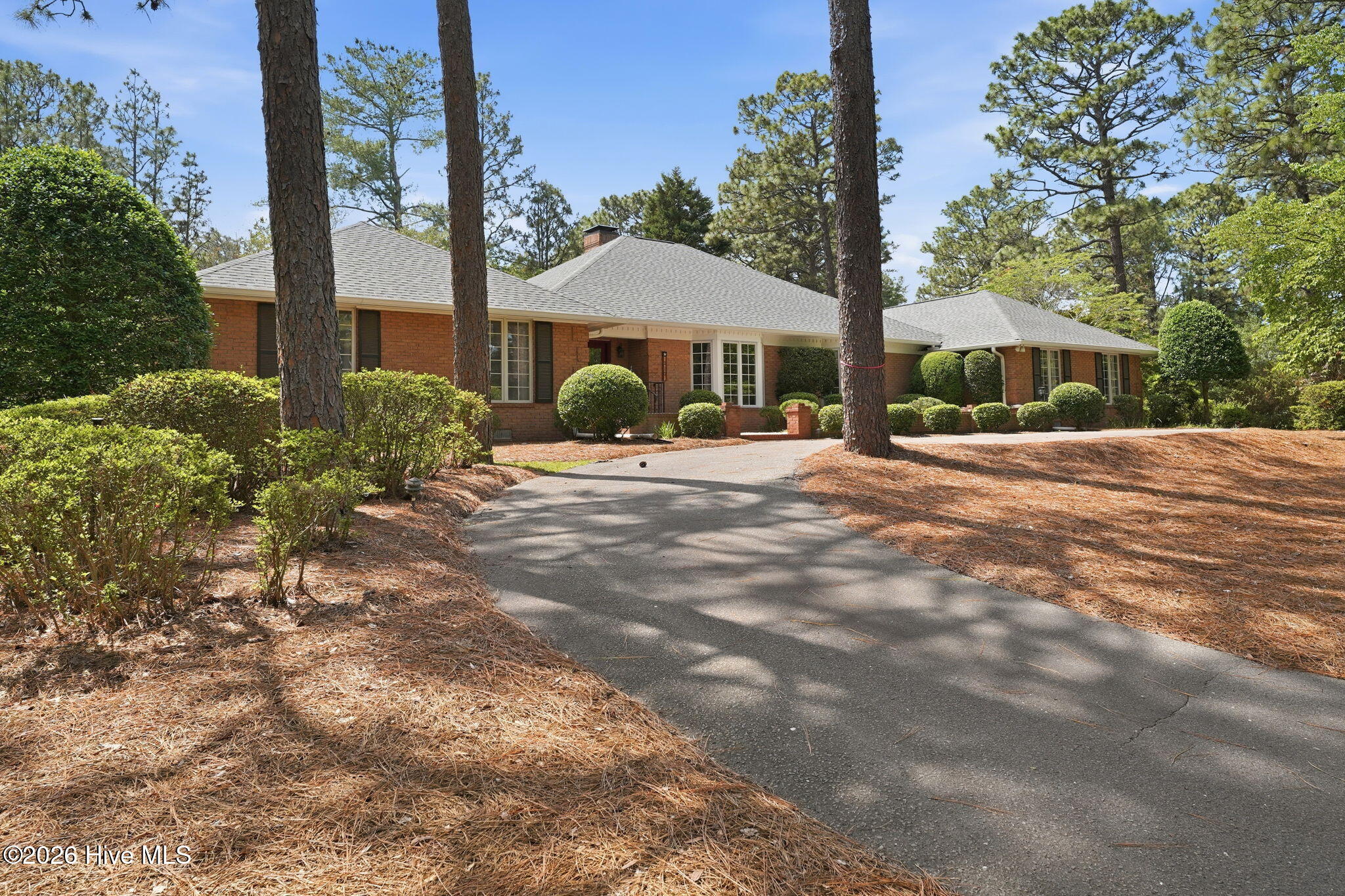 210 Quail Hollow Drive — photo