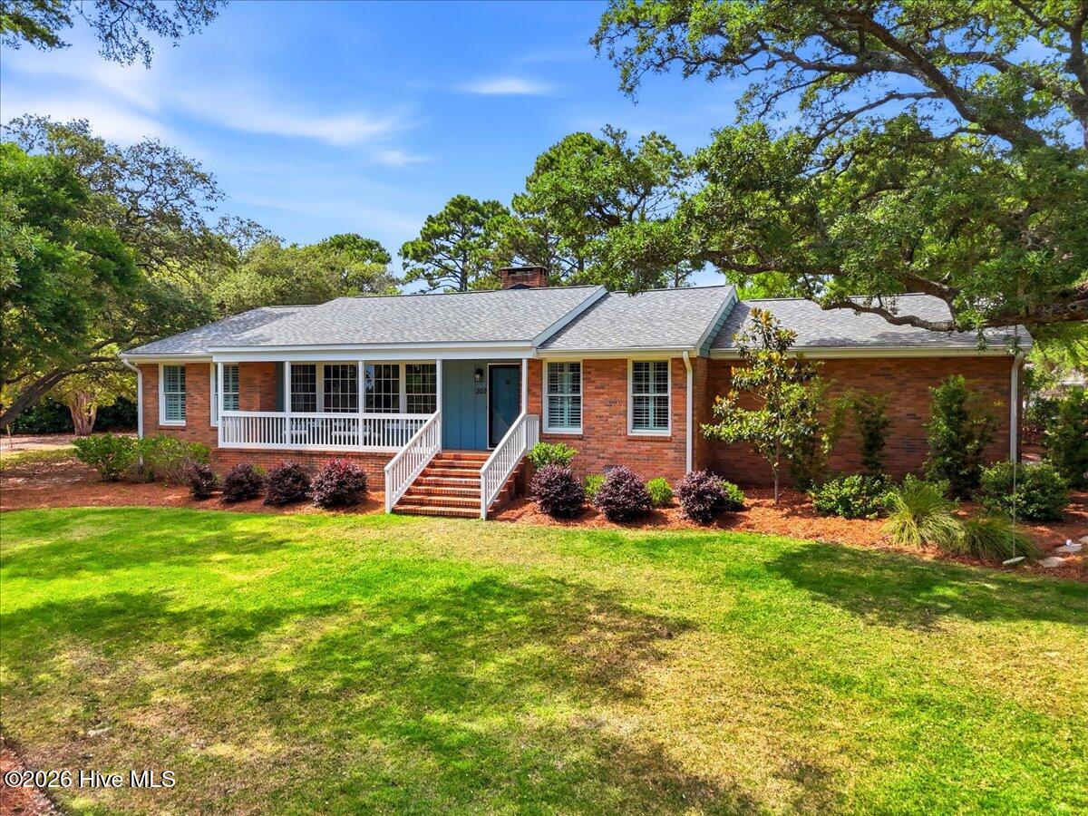 207 River Drive — photo