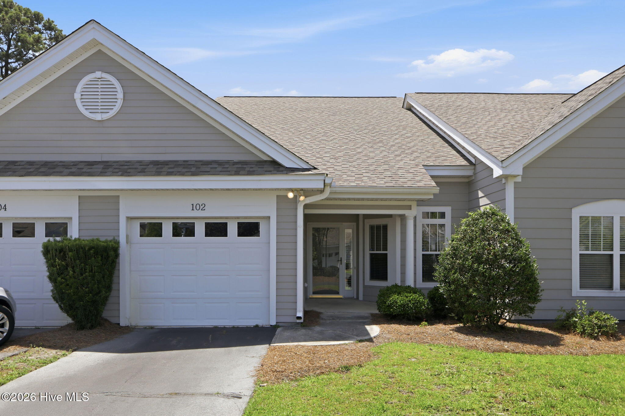 102 Oleander Court — photo