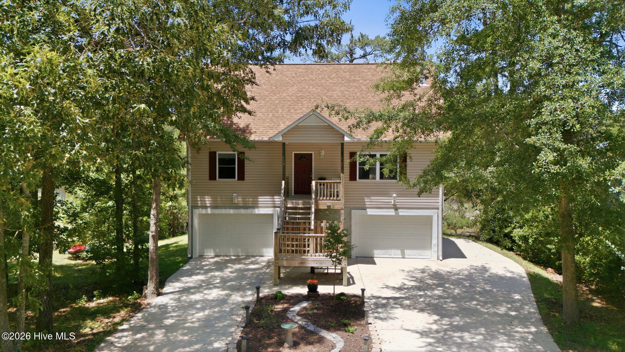 913 Hearthside Court — photo
