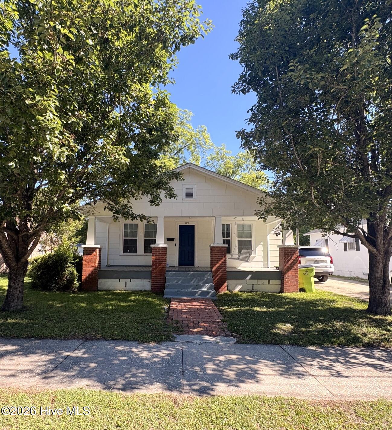 109 E Calhoun Street — photo