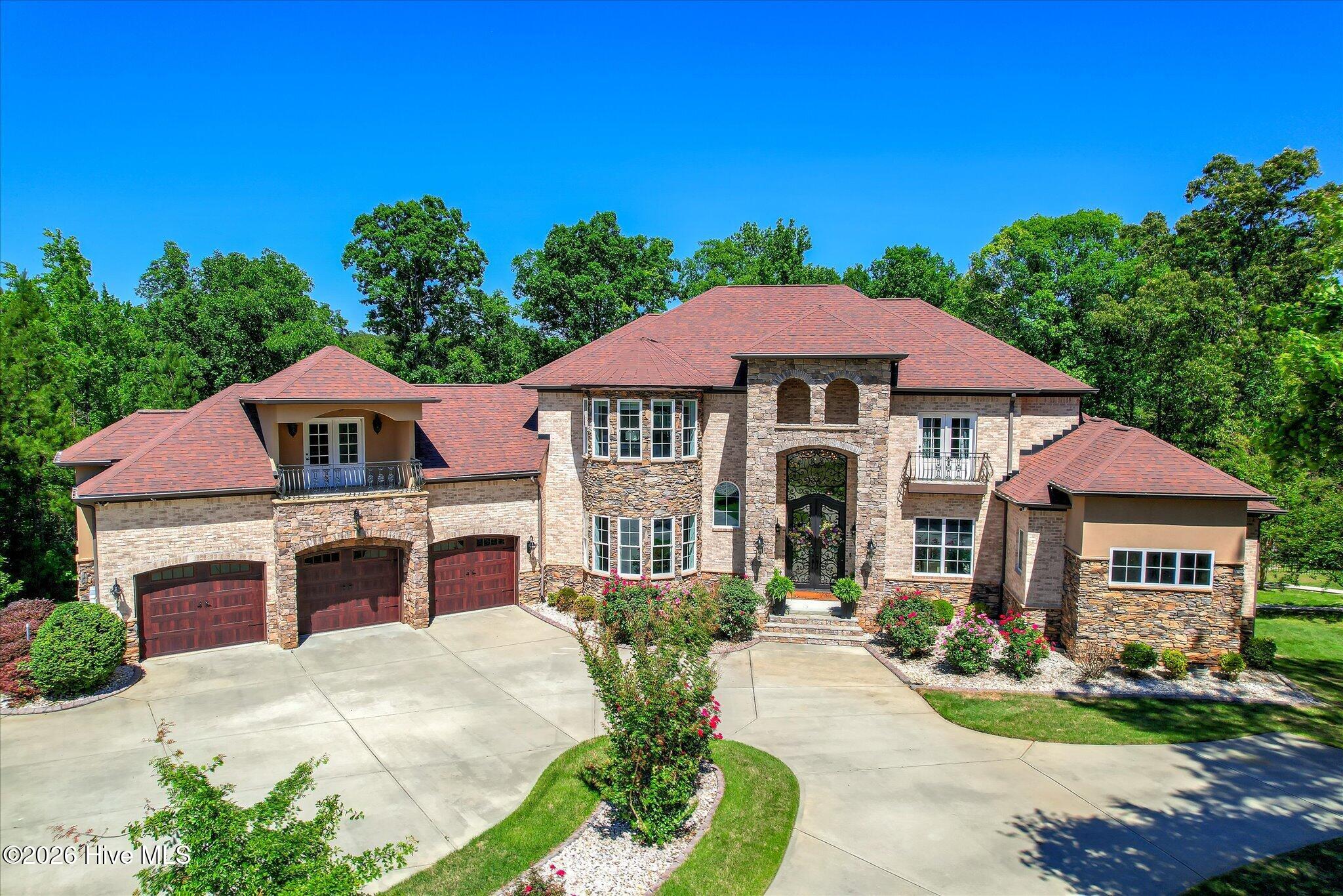 305 Alabaster Court — photo