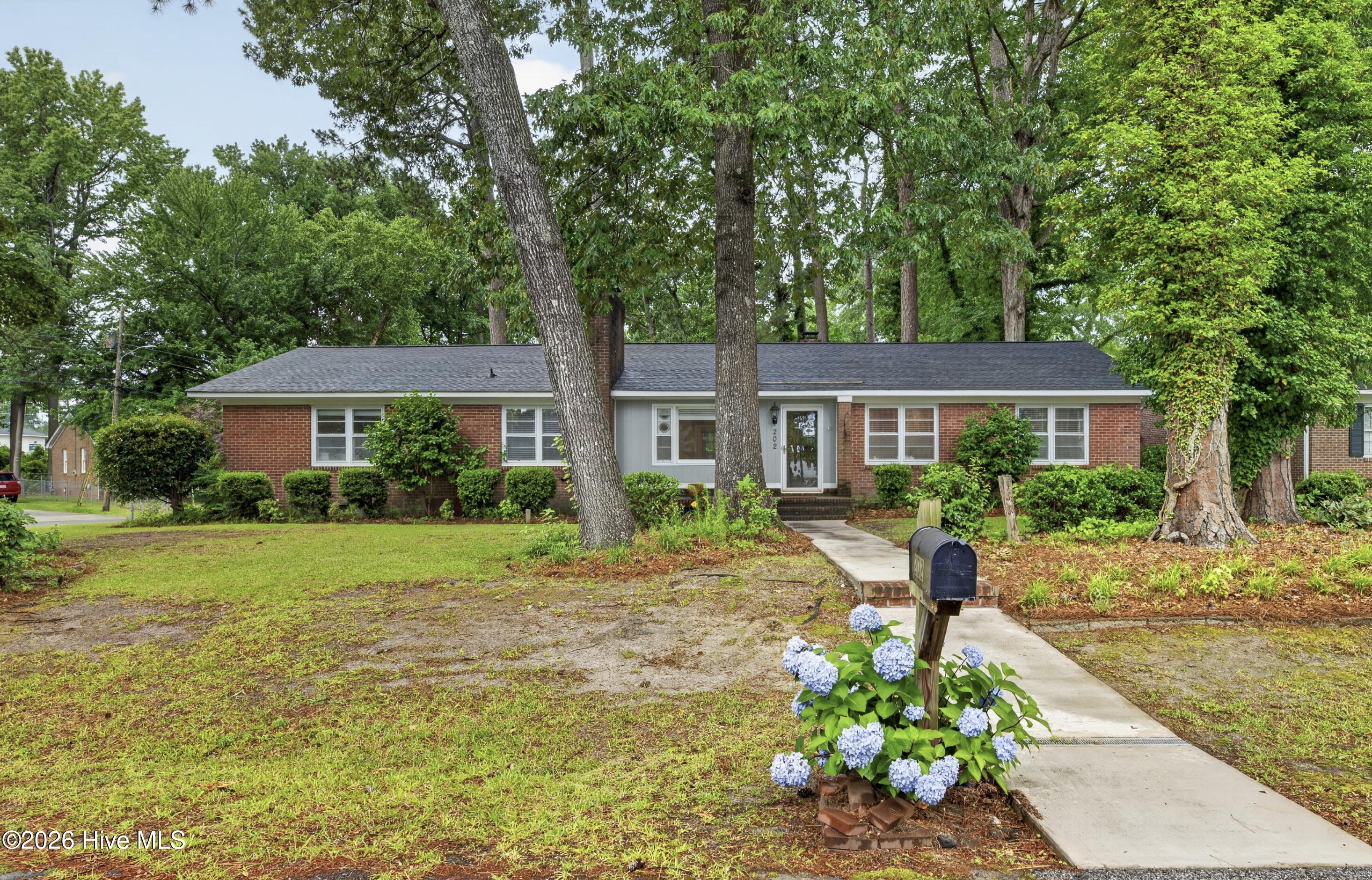 202 Hardee Circle — photo