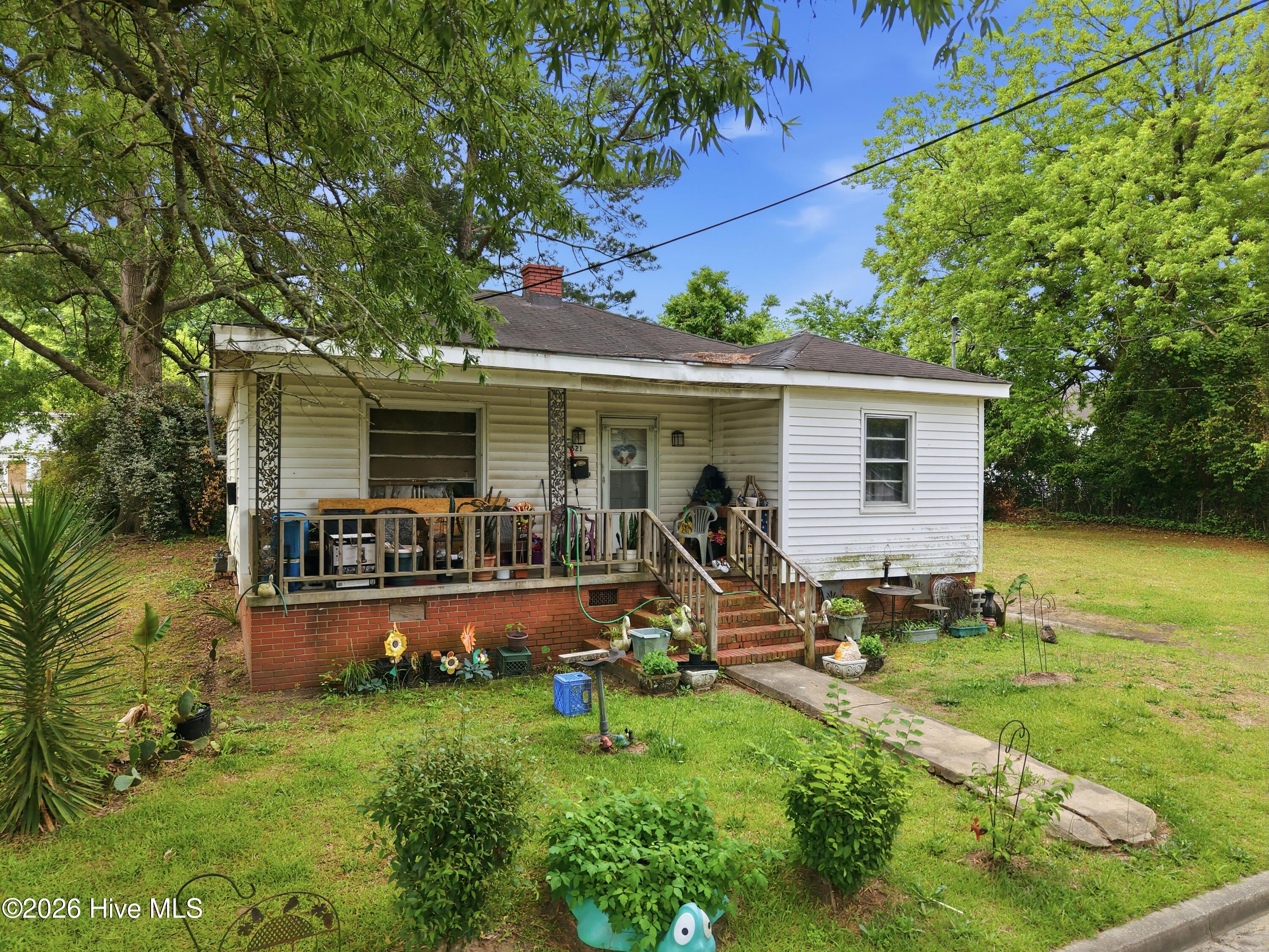 621 Harvey Street — photo