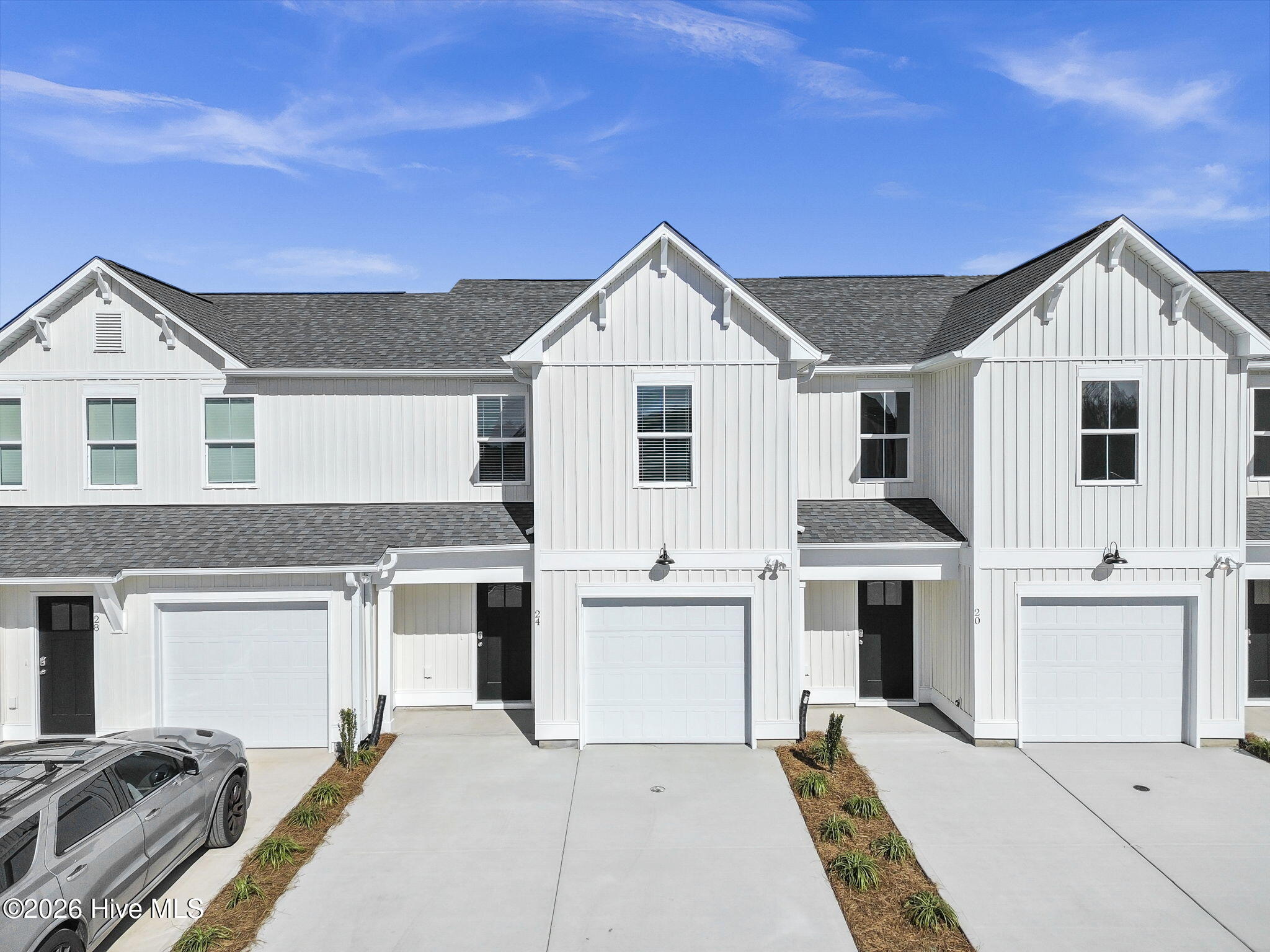 24 W Farley Drive — photo