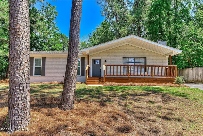 2504 Dewsbury Court — photo