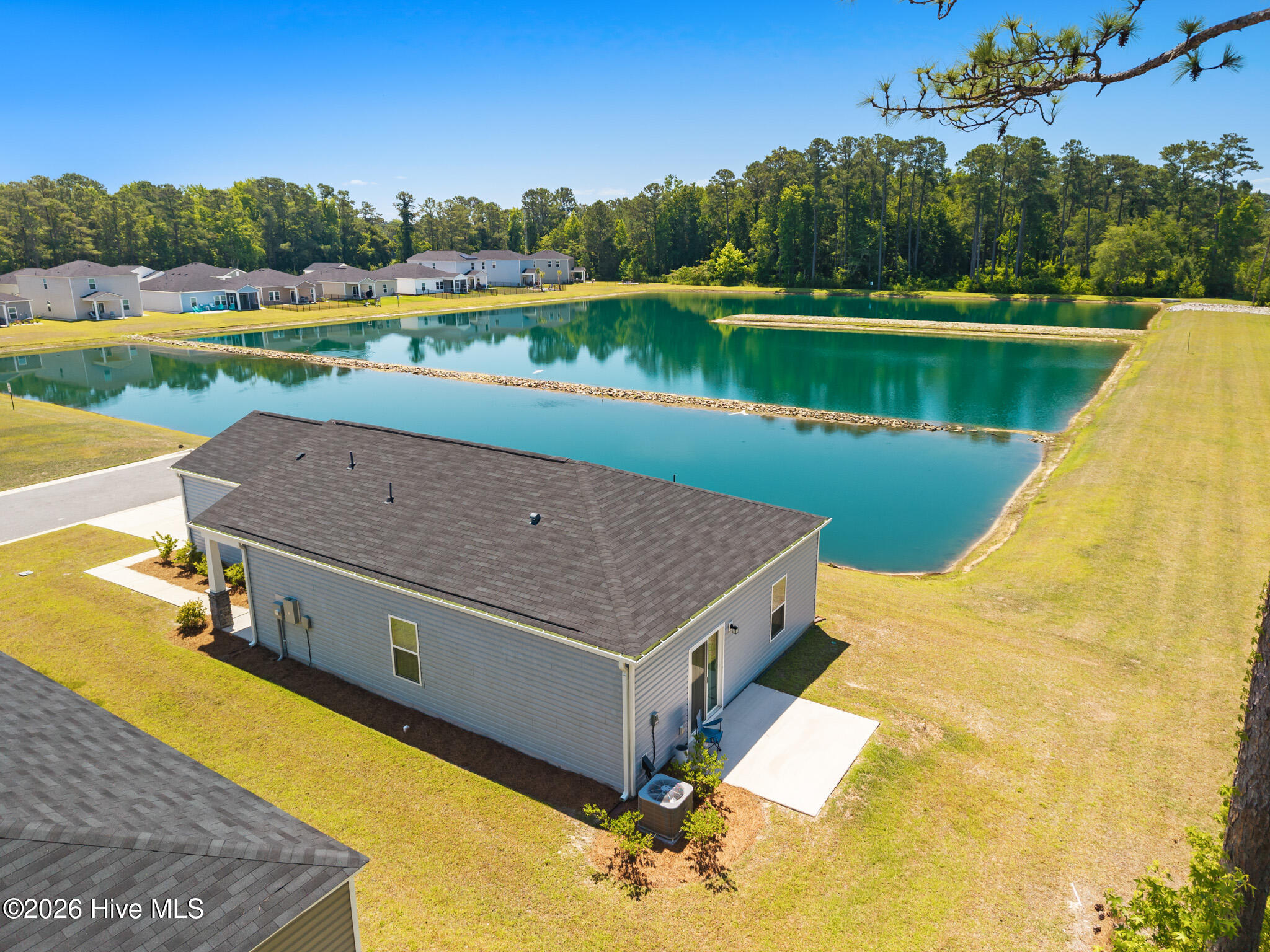 558 Ladyfish Loop NW — photo