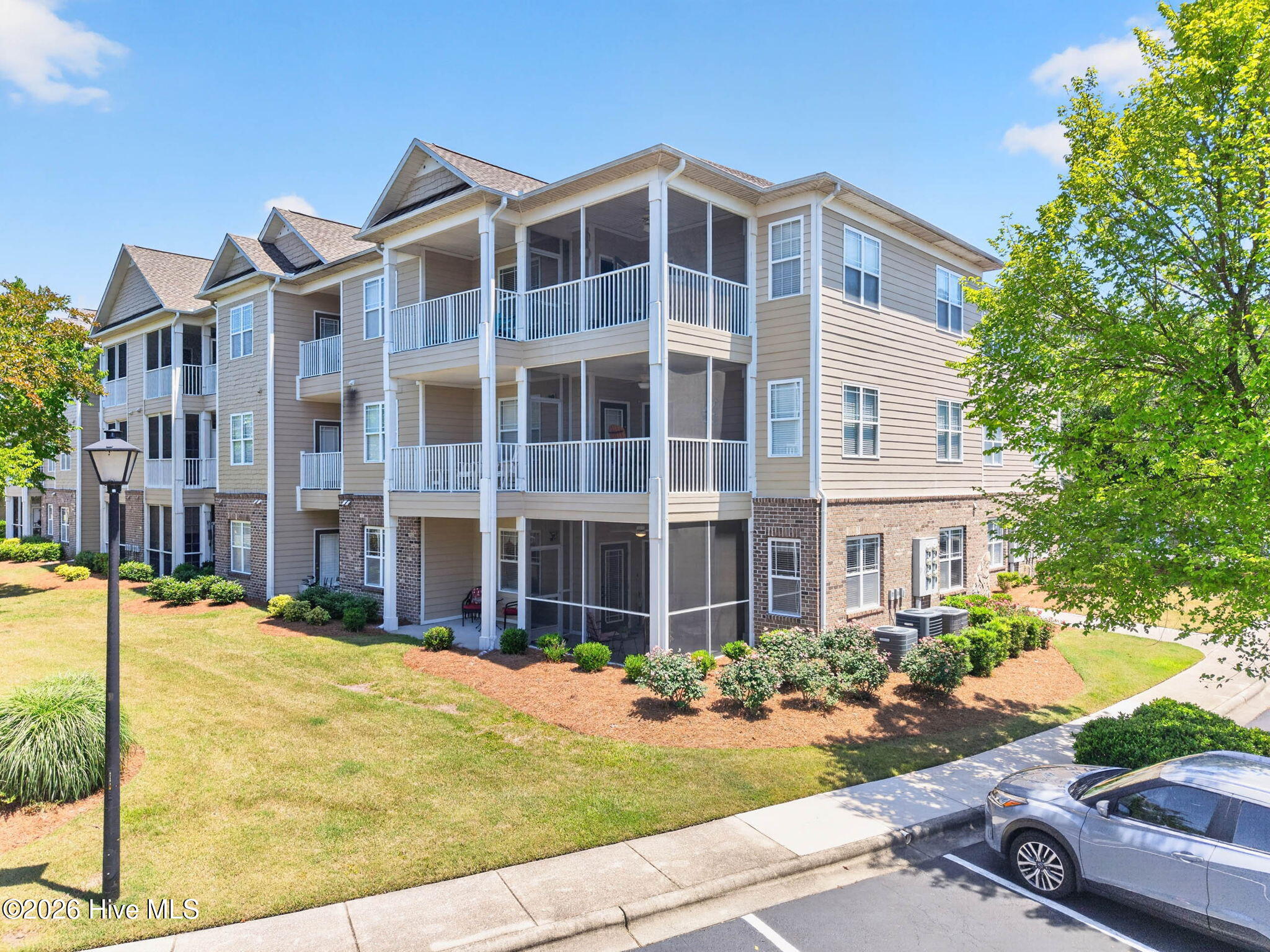 221 Woodlands Way Unit 6 — photo