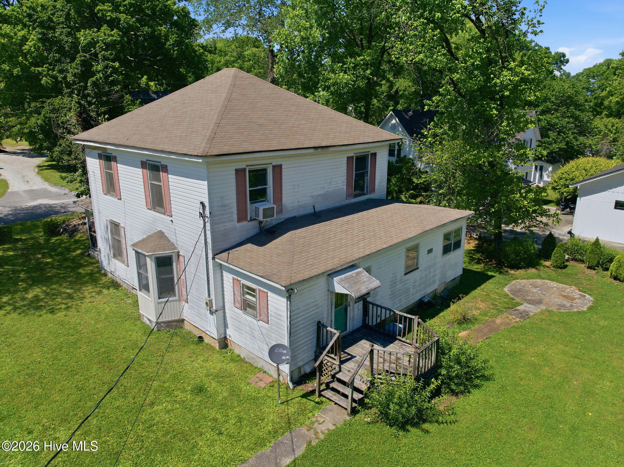 992 Valley River Avenue — photo