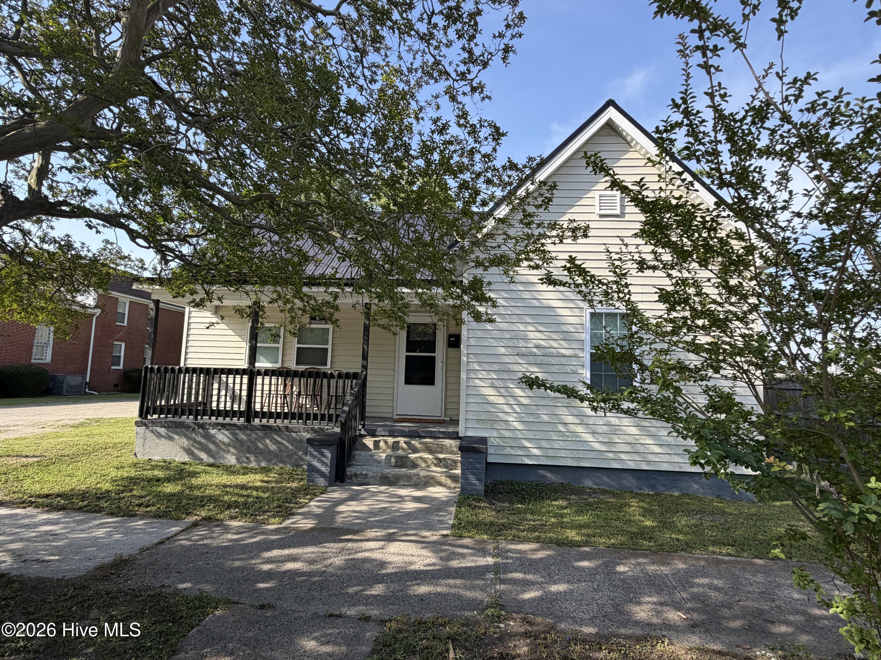 204 E Oak Street — photo