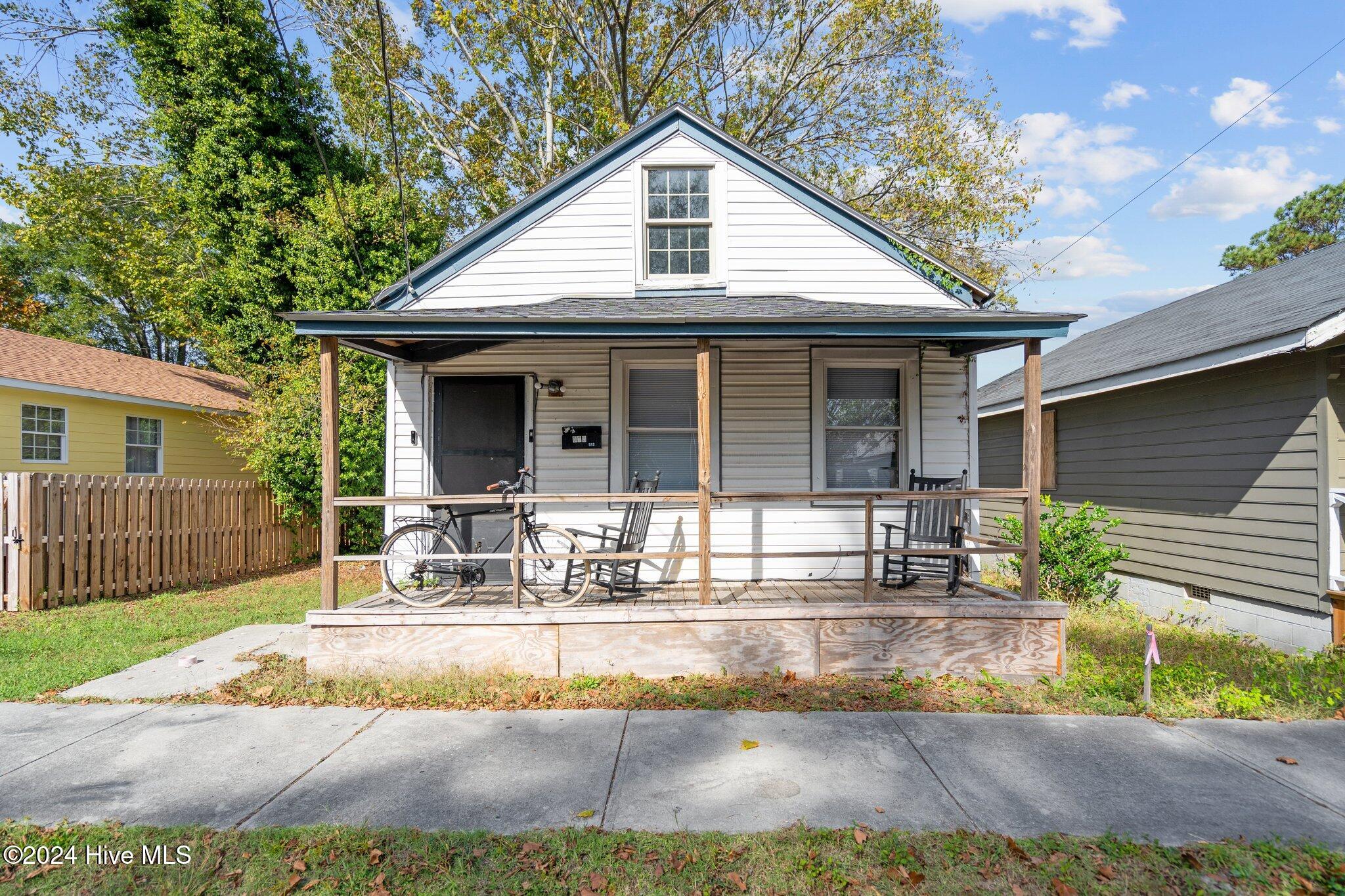 513 Swann Street — photo