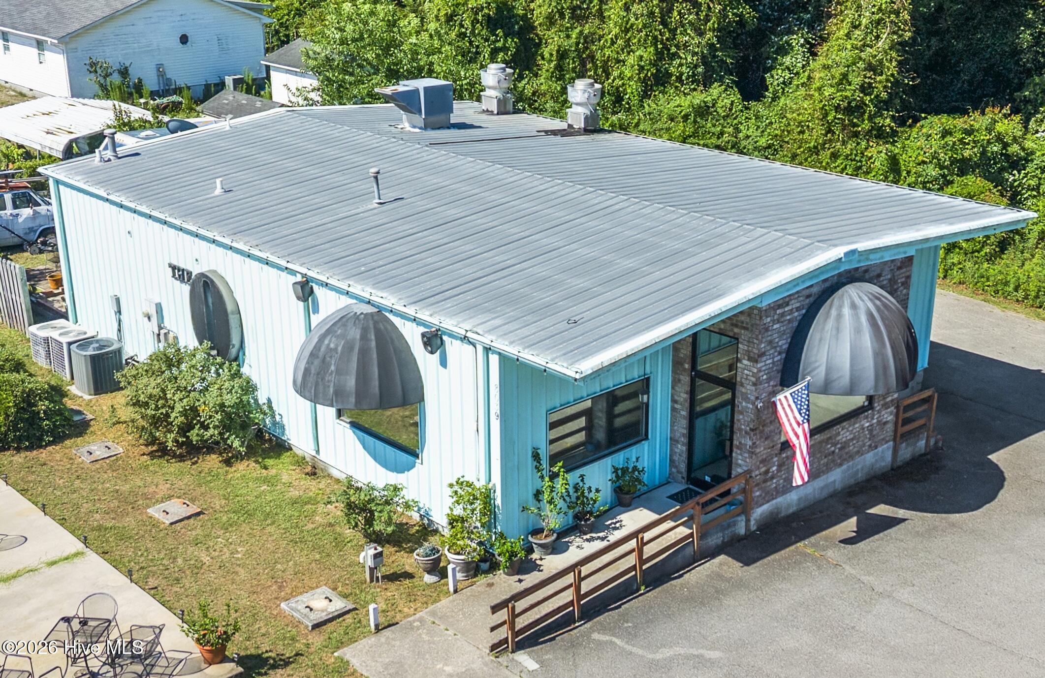 8039 River Road SE — photo