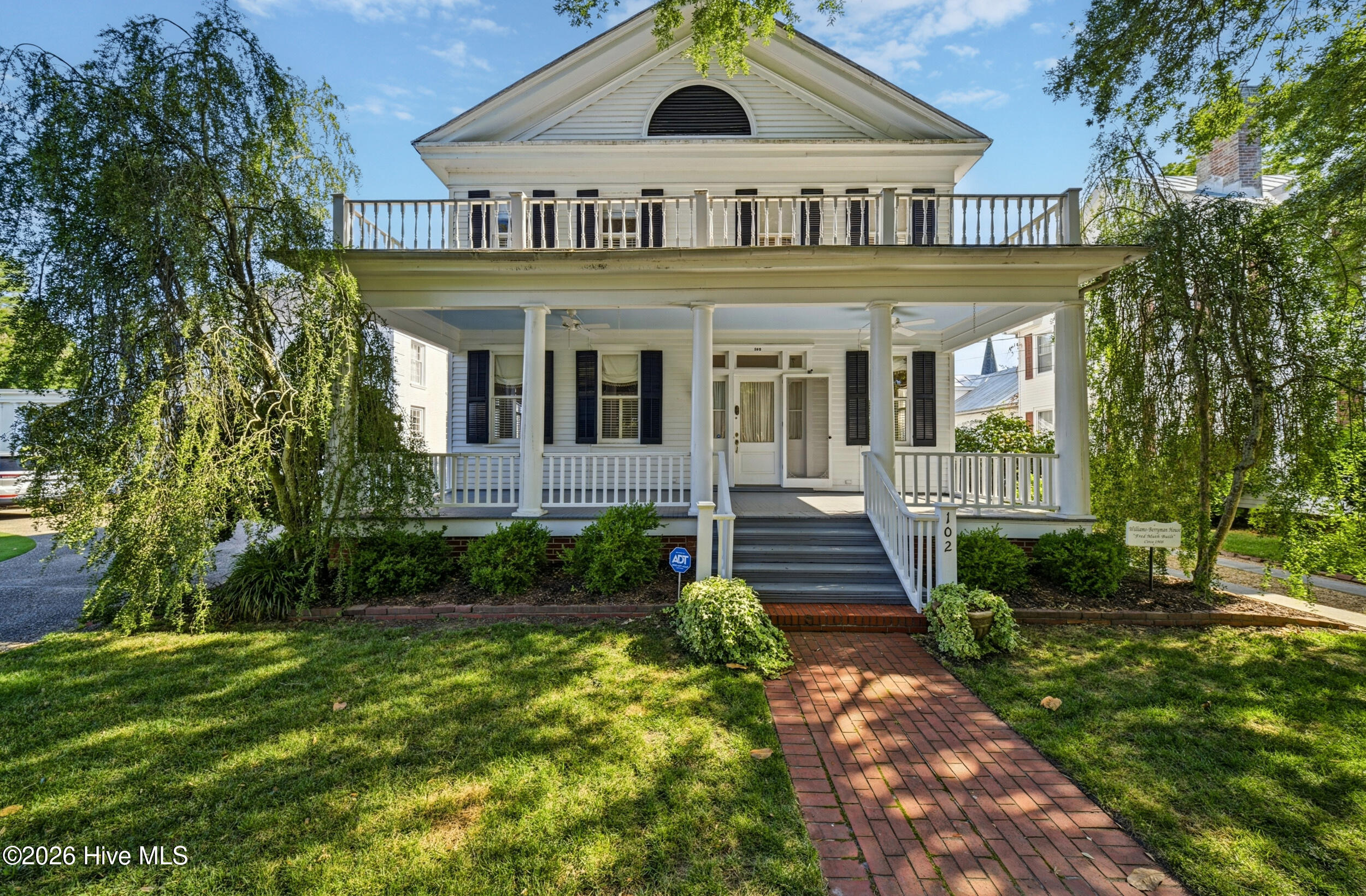 102 W Gale Street — photo